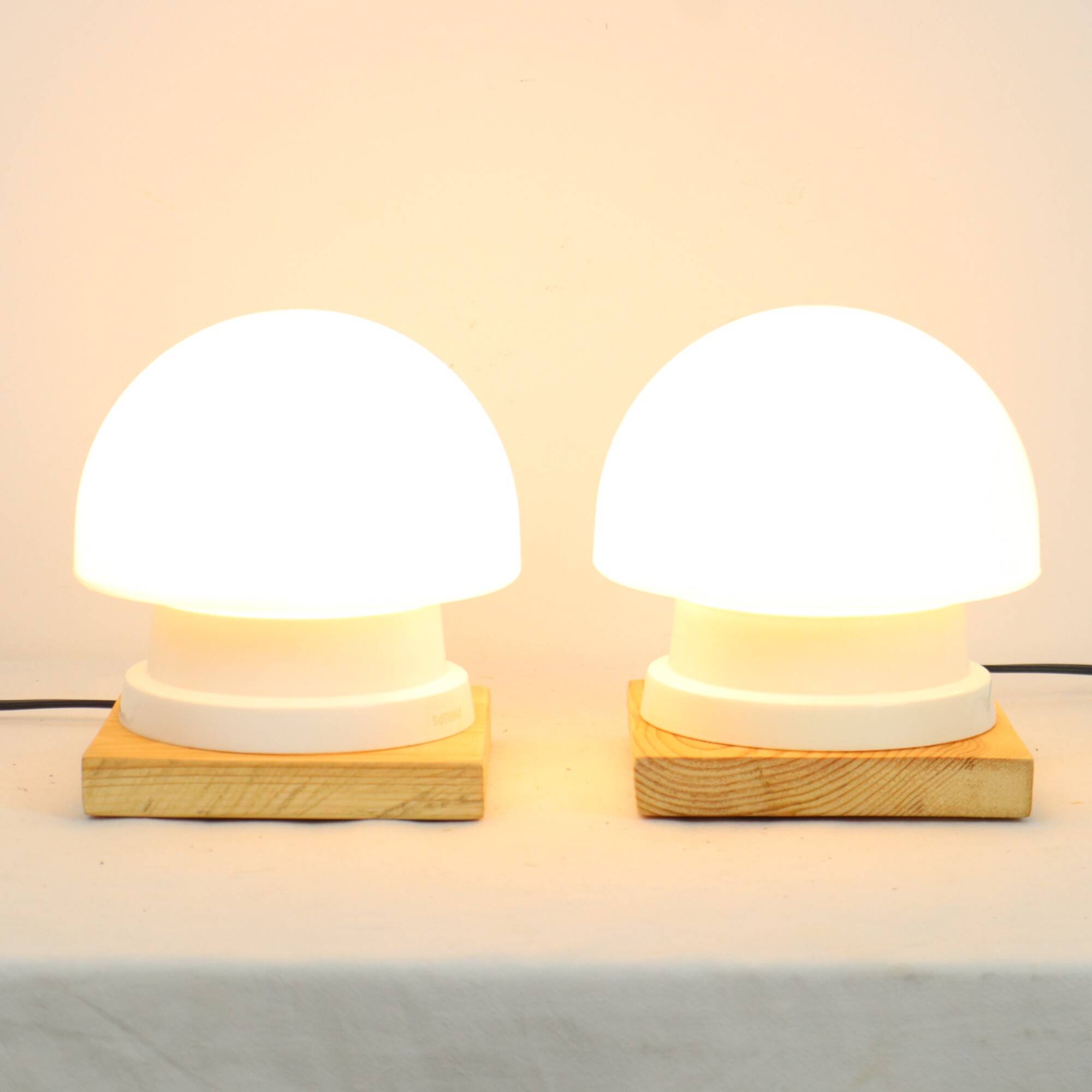 Paire de Lampes de Nuit Champignons Opaline Vintage