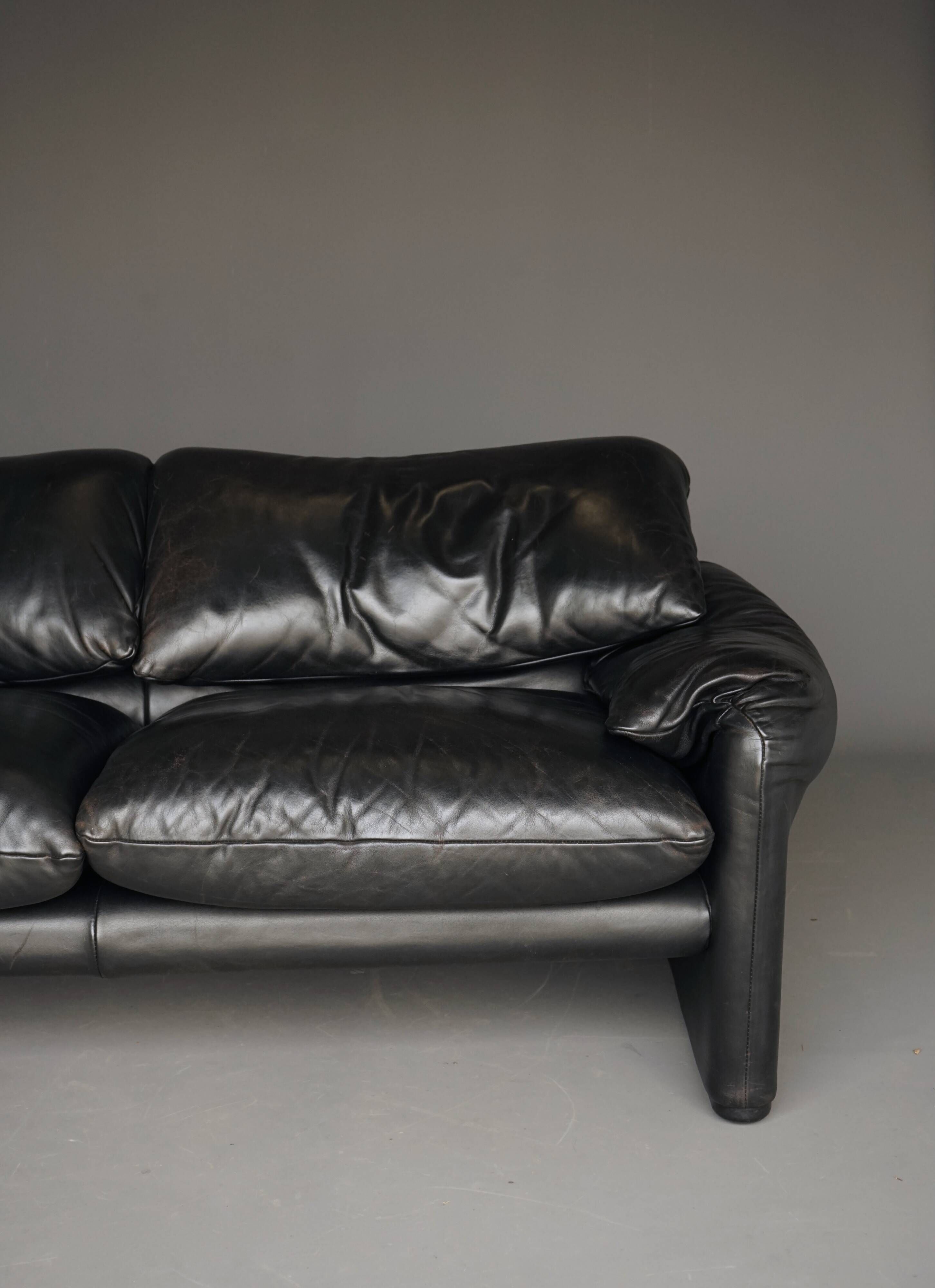 Two seater Maralunga Sofa in Black Leather for Cassina. 1970s