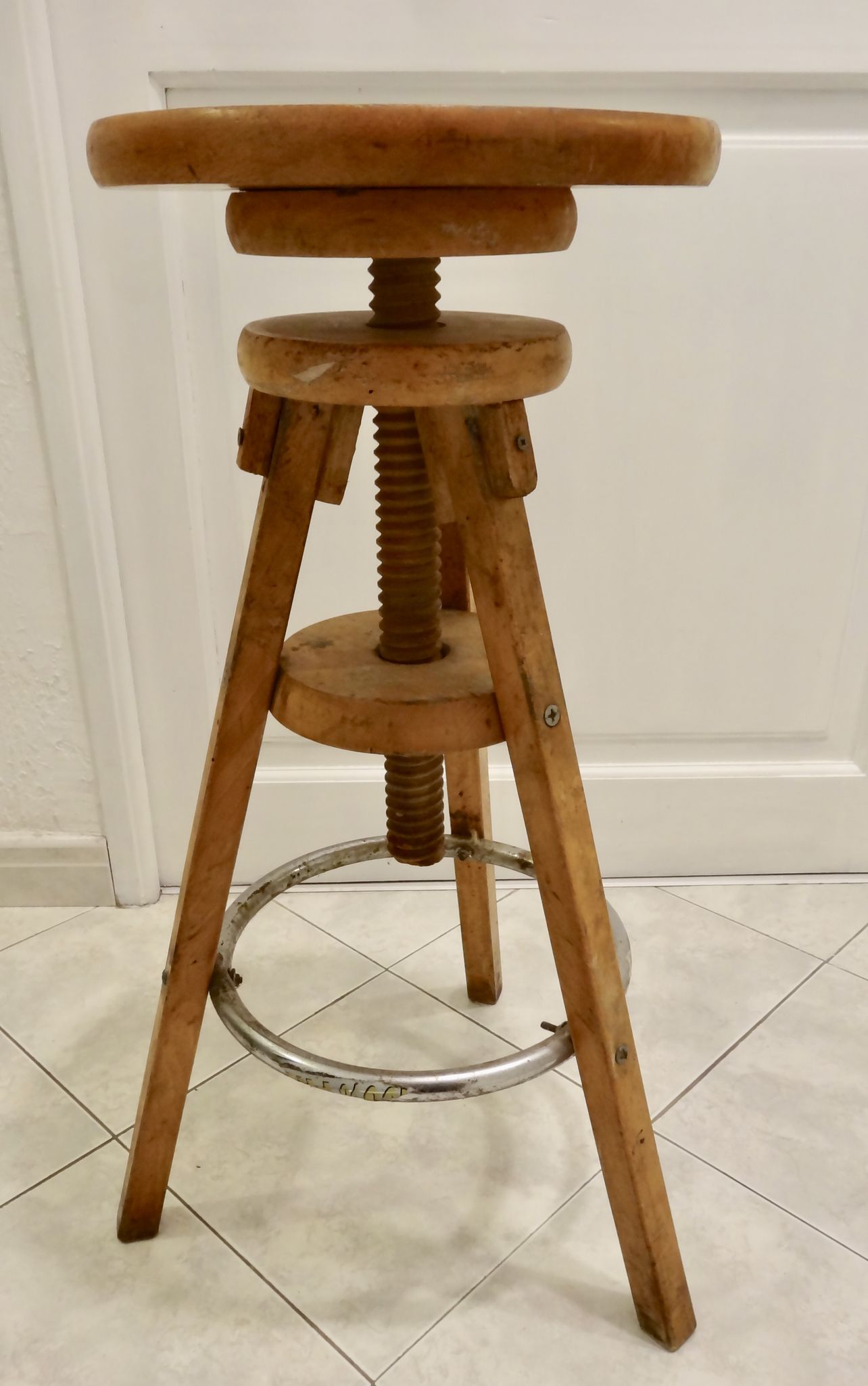 Tabouret d'atelier réglable