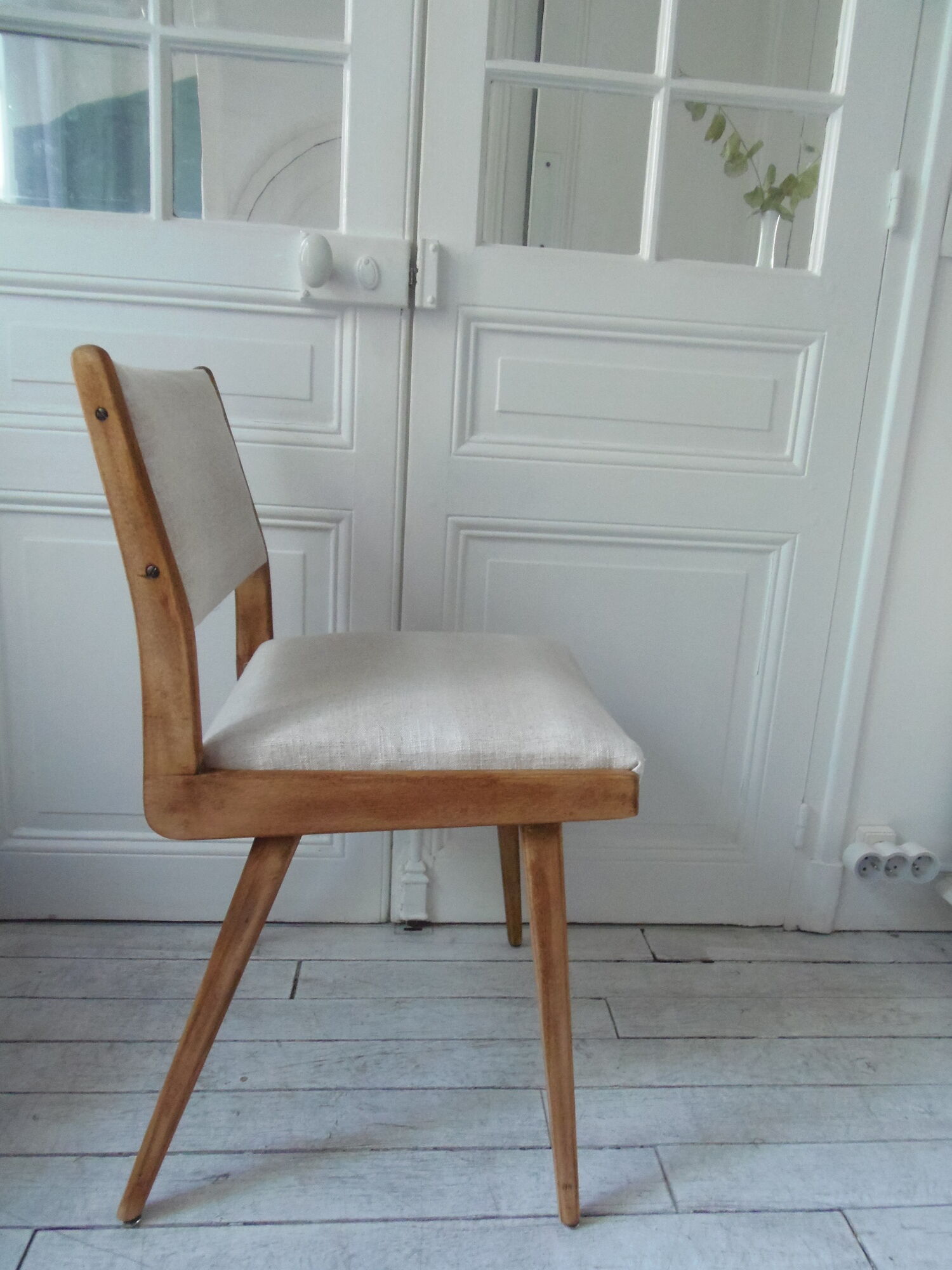 Series of 4 vintage chairs from the 50s in beech