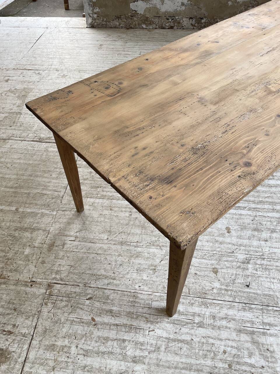 Farmhouse table with spindle legs in oak and pine, 2.5m
