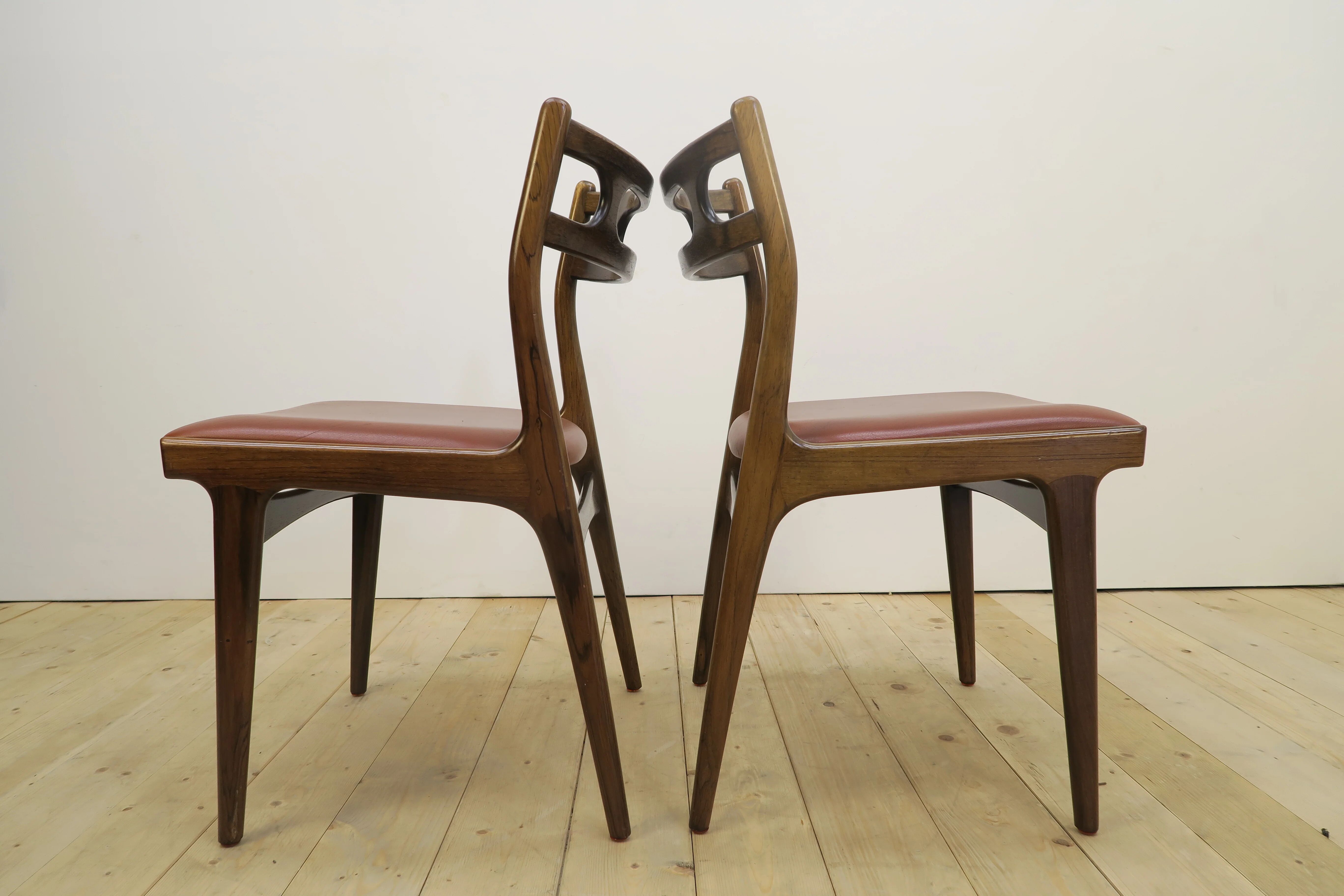 Dining room set in rosewood with table and 4 chairs, 1960s.
