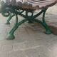 Banc de jardin ancien avec pieds en fonte