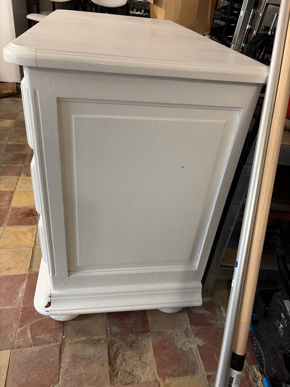 White chest of drawers