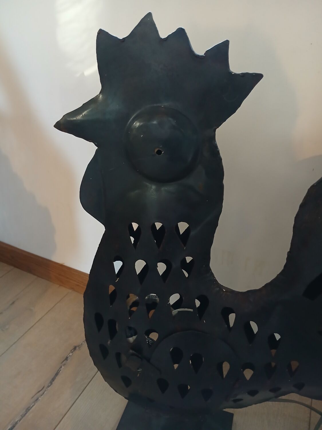 Wrought iron table lamp/rooster