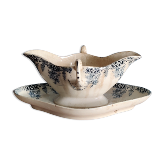 Primrose gravy boat in iron earth