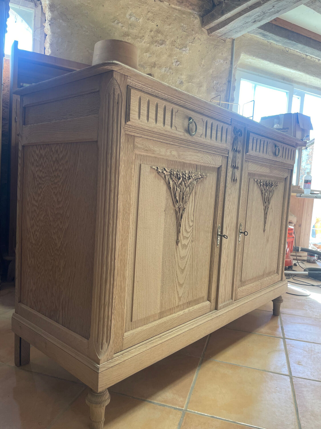 Magnificent antique buffet in solid oak – sandblasted / stripped