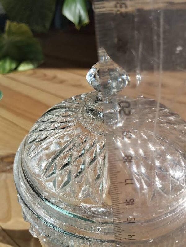 Bonbonnière sur pied en verre pressé – Design fin, esprit Art Déco
