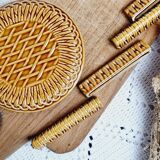 Set of 2 bottle mats and 11 Gien knife holders