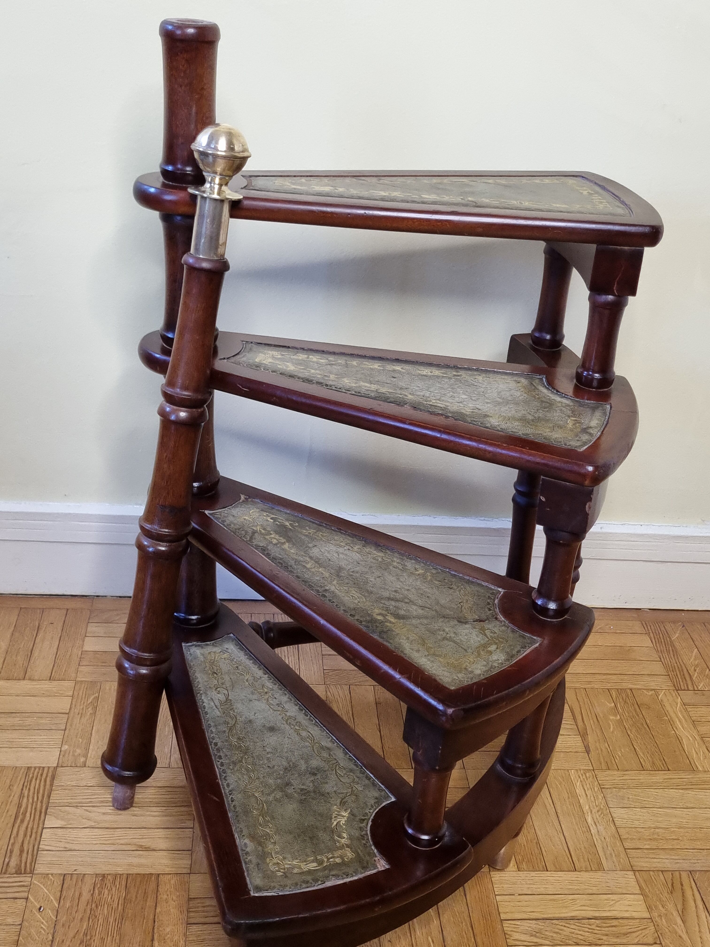 Victorian style mahogany style library staircase circa 1900, 118 cm