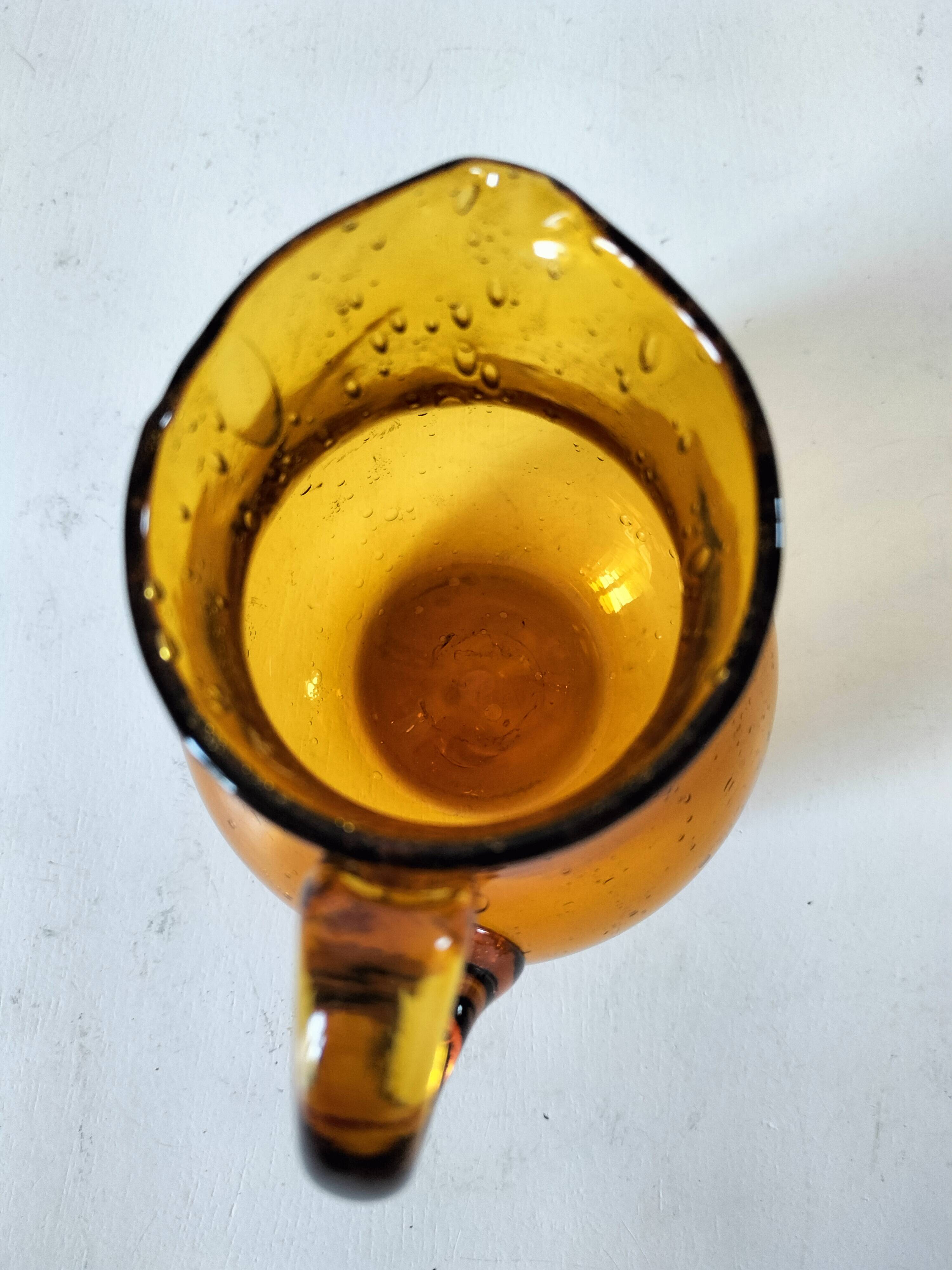 Petit pichet en verre bullé de Biot jaune doré