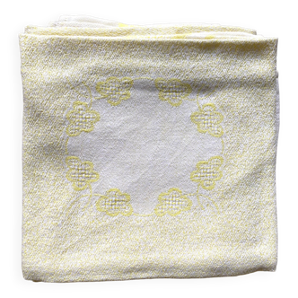 Vintage yellow and white napkins