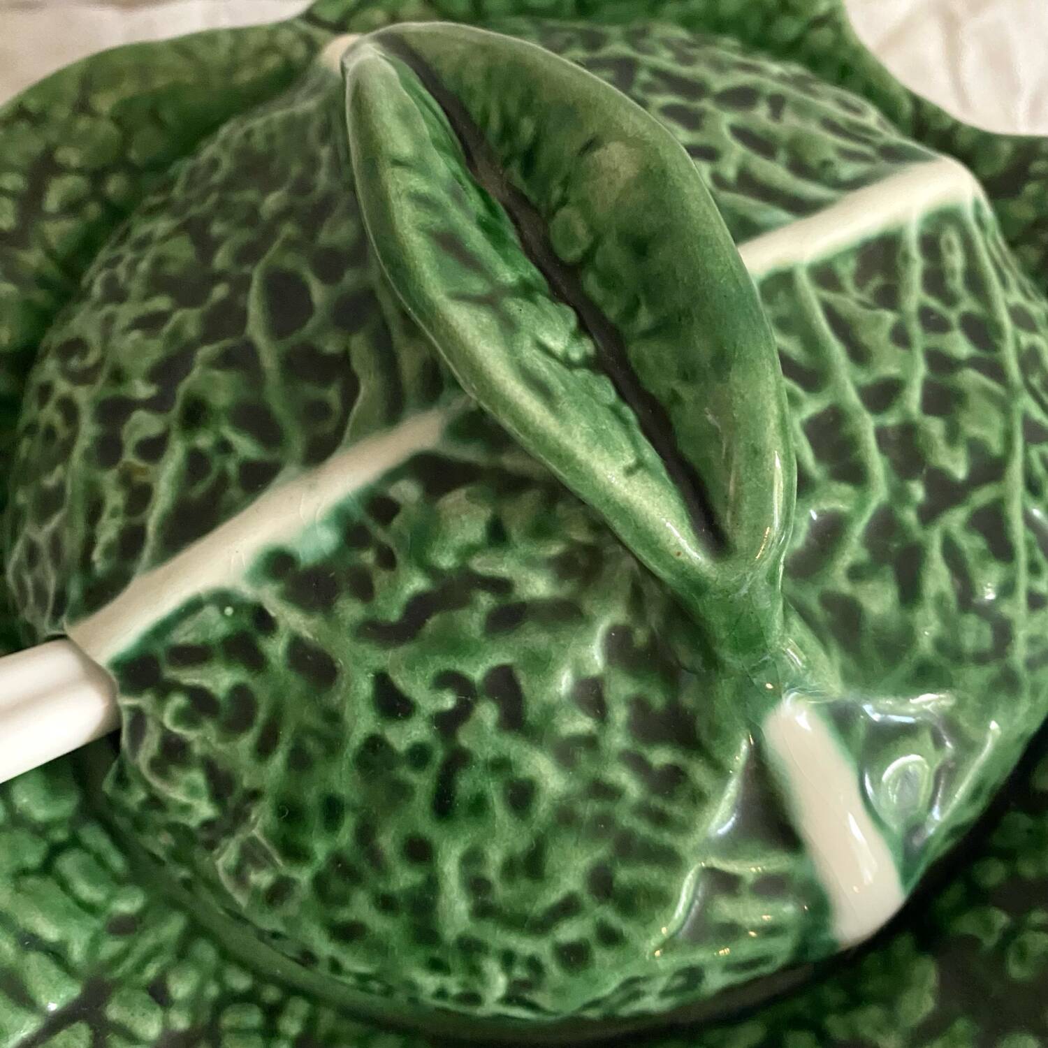 Soupière et plat en barbotine chou