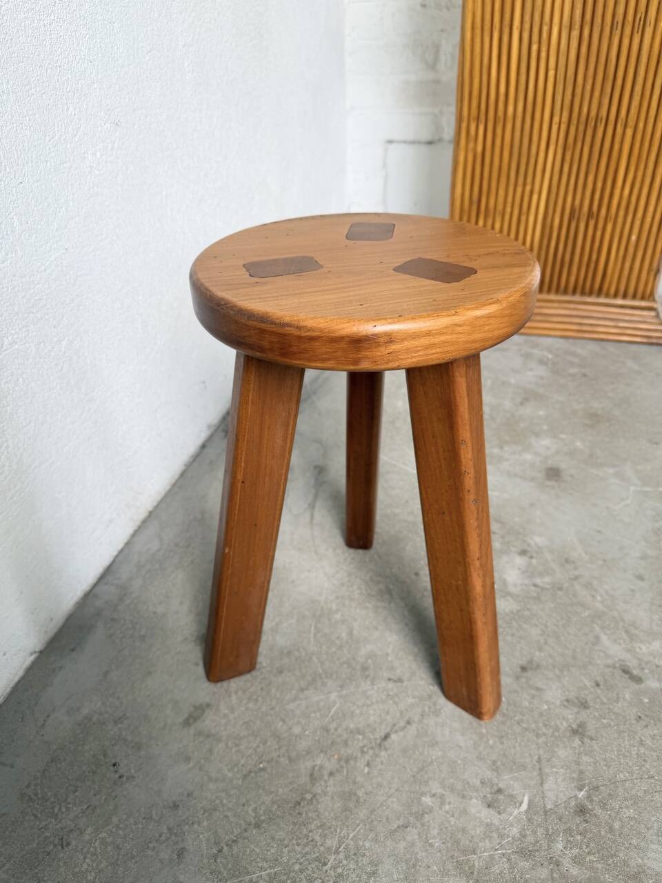 Tripod stool elm