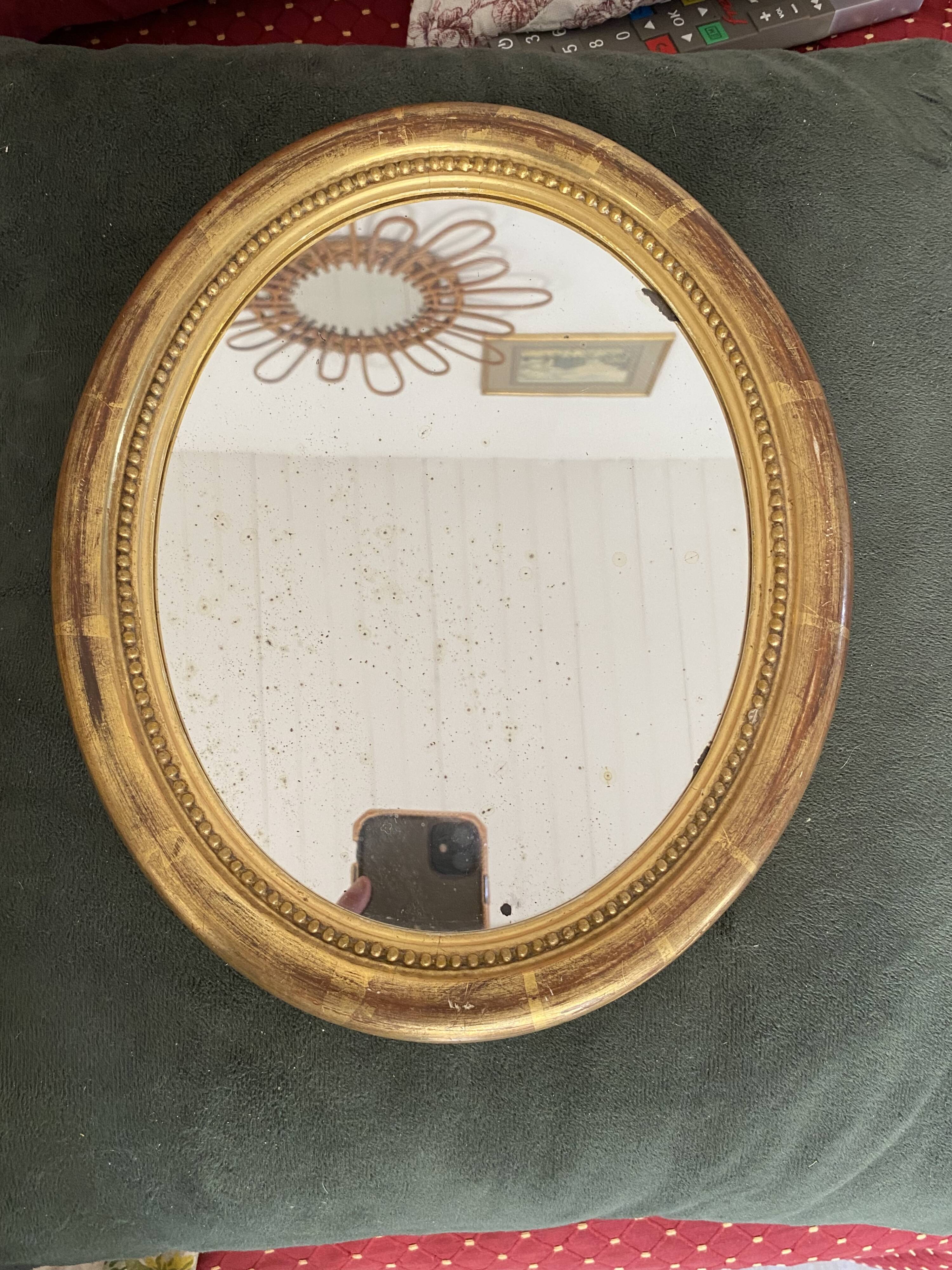 Oval mirror in gilded wood.