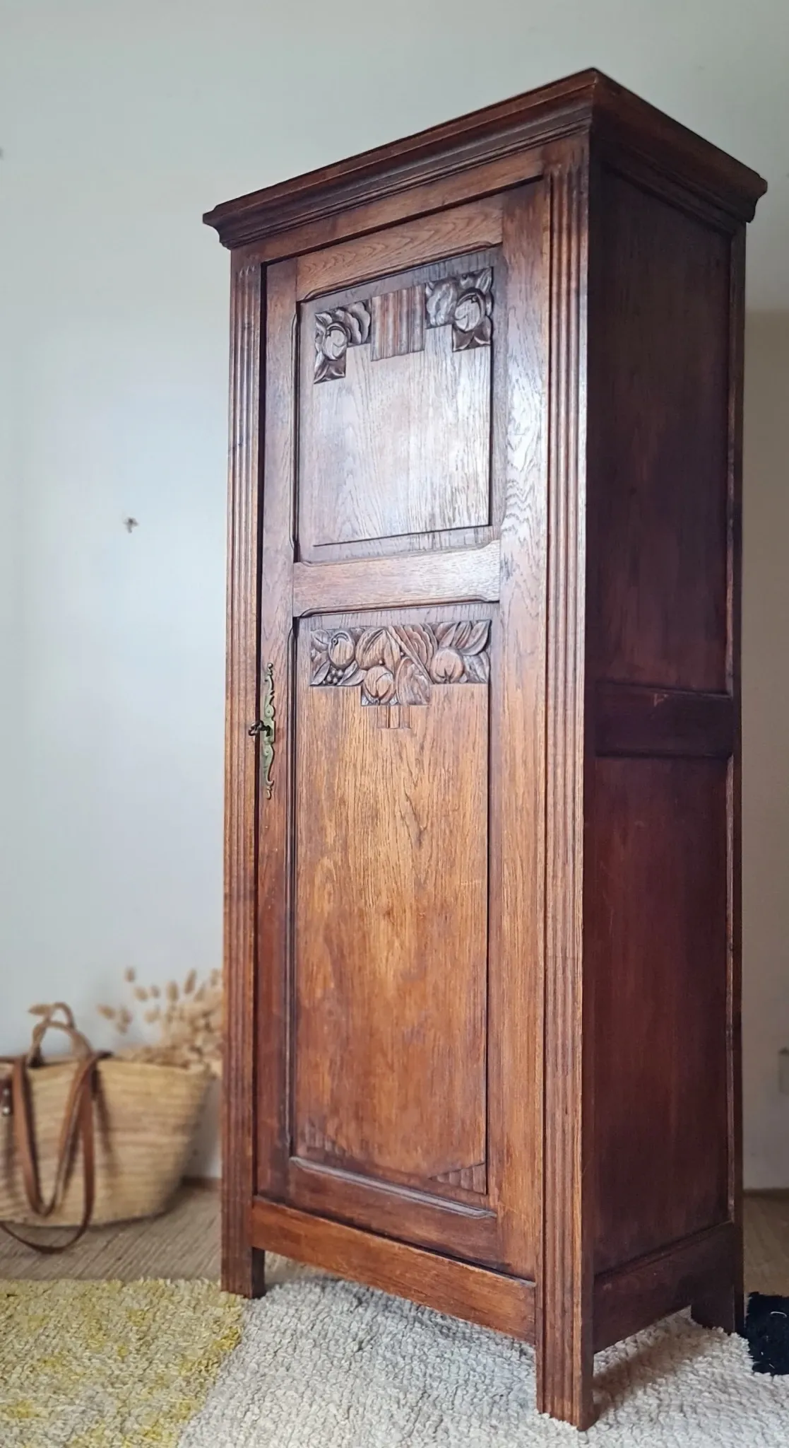 Antique carved wooden bonnetière – Art Deco / Art Nouveau style