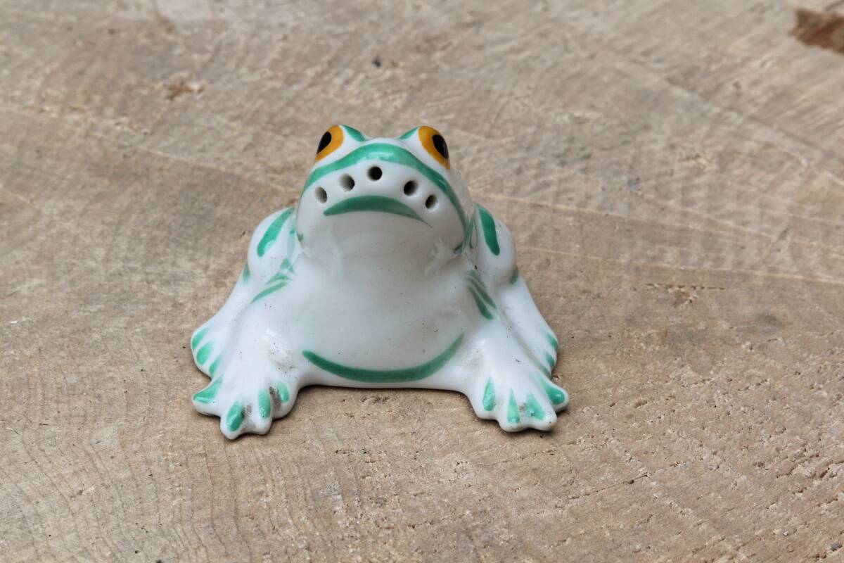 Pair of salt and pepper shakers by Edouard Marcel Sandoz for Haviland.