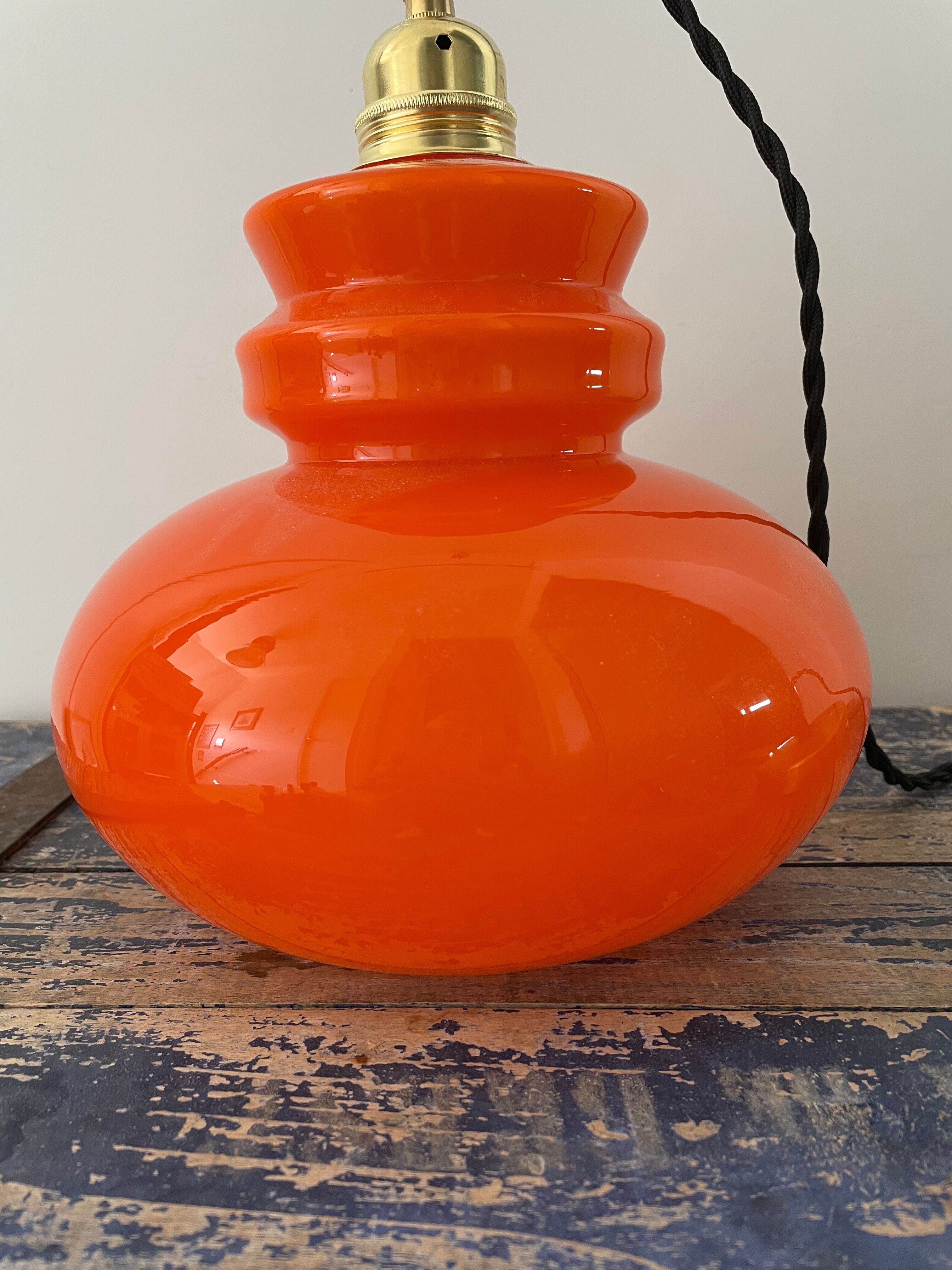 Suspension vintage en opaline orange électrifiée à neuf