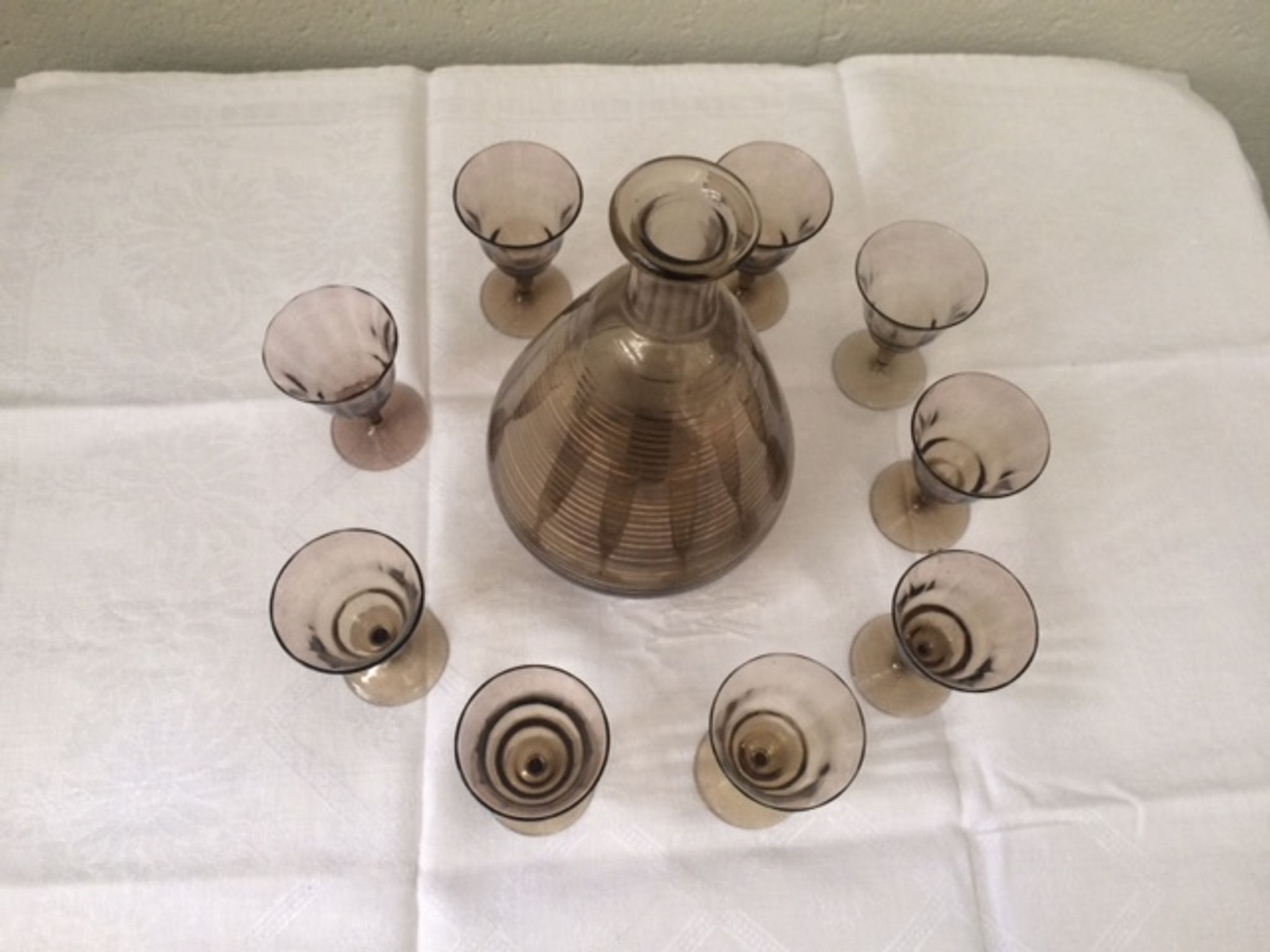 Liqueur glass Brown and gold edging and 9 small glasses Decanter's vintage liquor