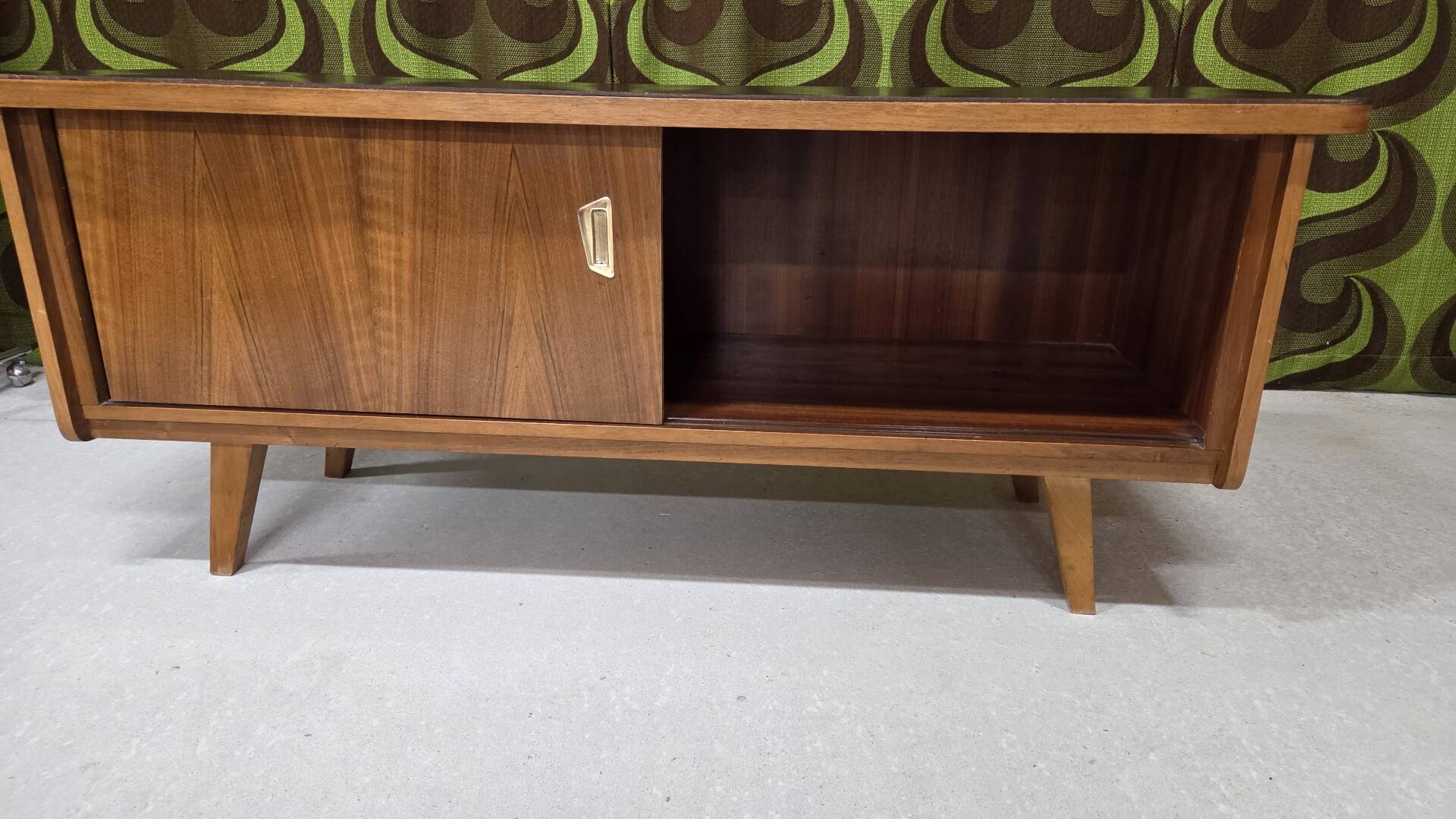 Lowboard enfilade with sliding doors, 1970s vintage.