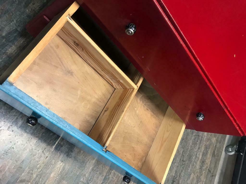 Commode vintage placard