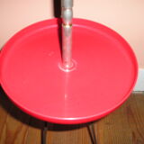 Cendrier sur pied tripode soucoupe rouge marquée "Assiette Volante"