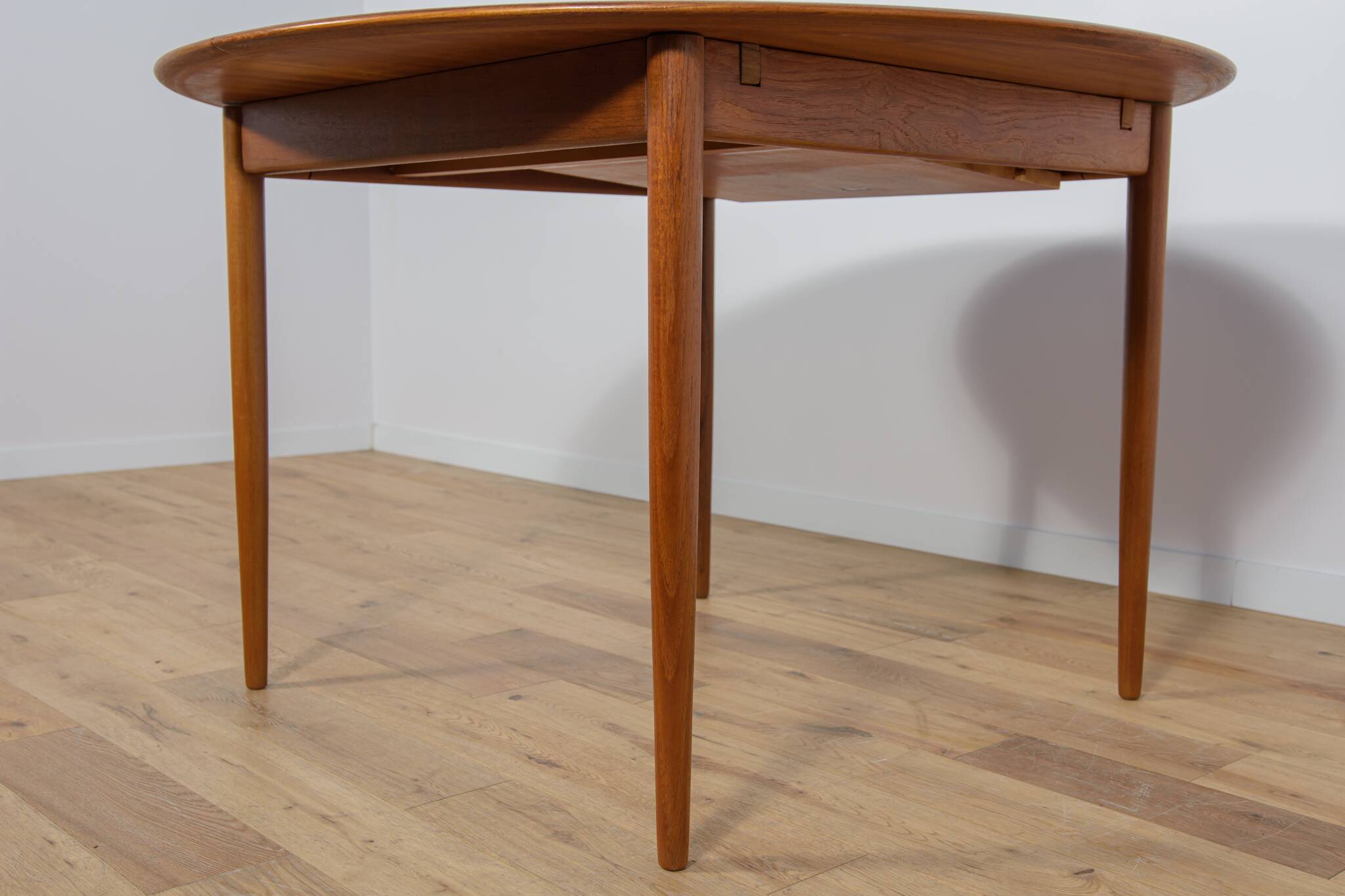 Table à manger ronde danoise vintage en teck, 1970s