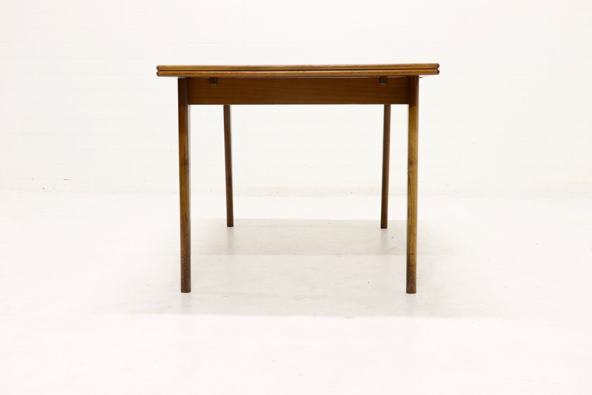 Table à manger design danois en teck extensible des années 1960