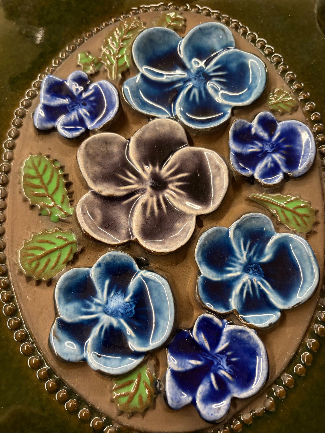 For sale: a set of 2 decorative plates by Jie Gantofta.