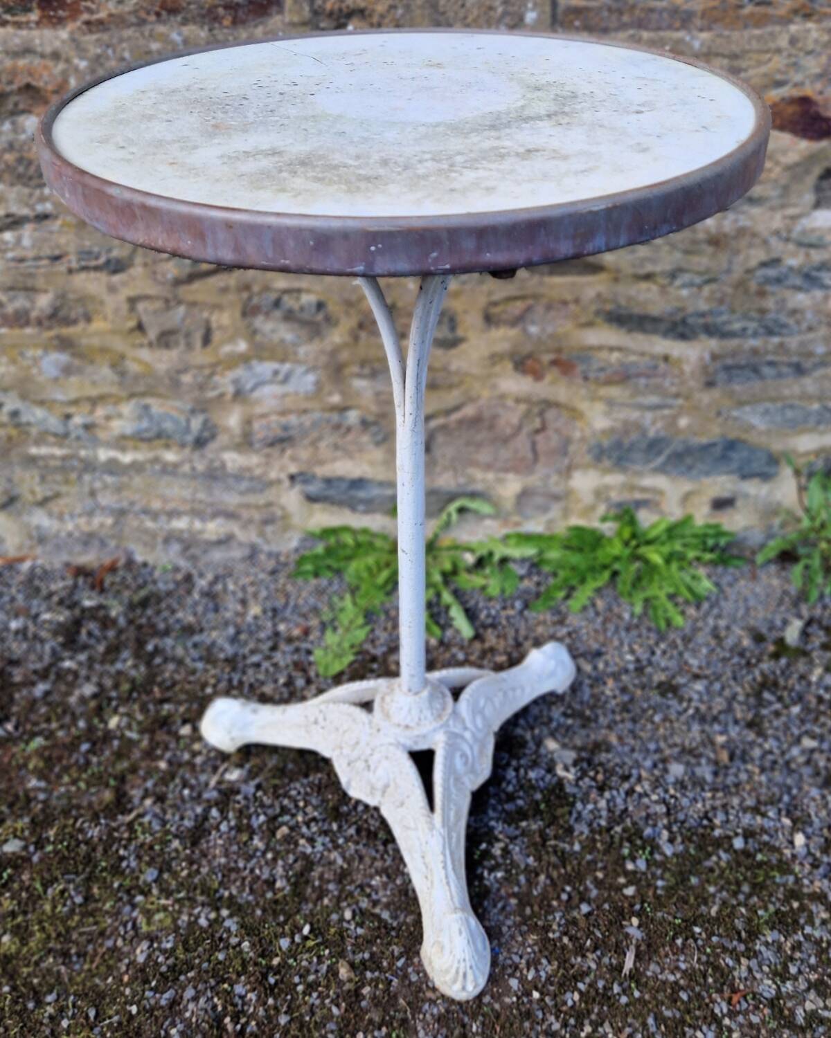 Early 20th century Parisian bistro pedestal table in marble and cast iron