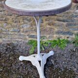 Early 20th century Parisian bistro pedestal table in marble and cast iron