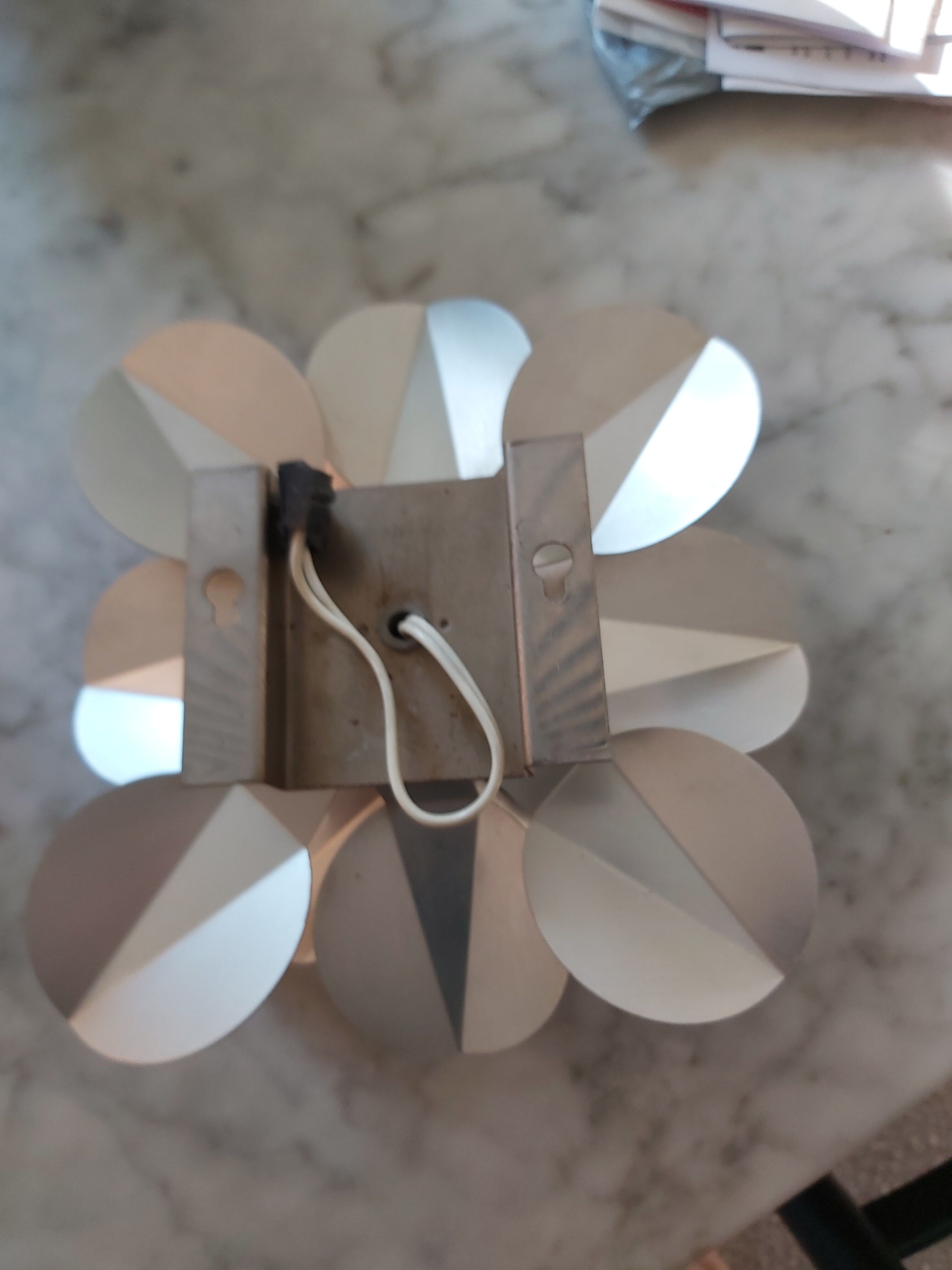 Sconce from the 70s flower shape in metal