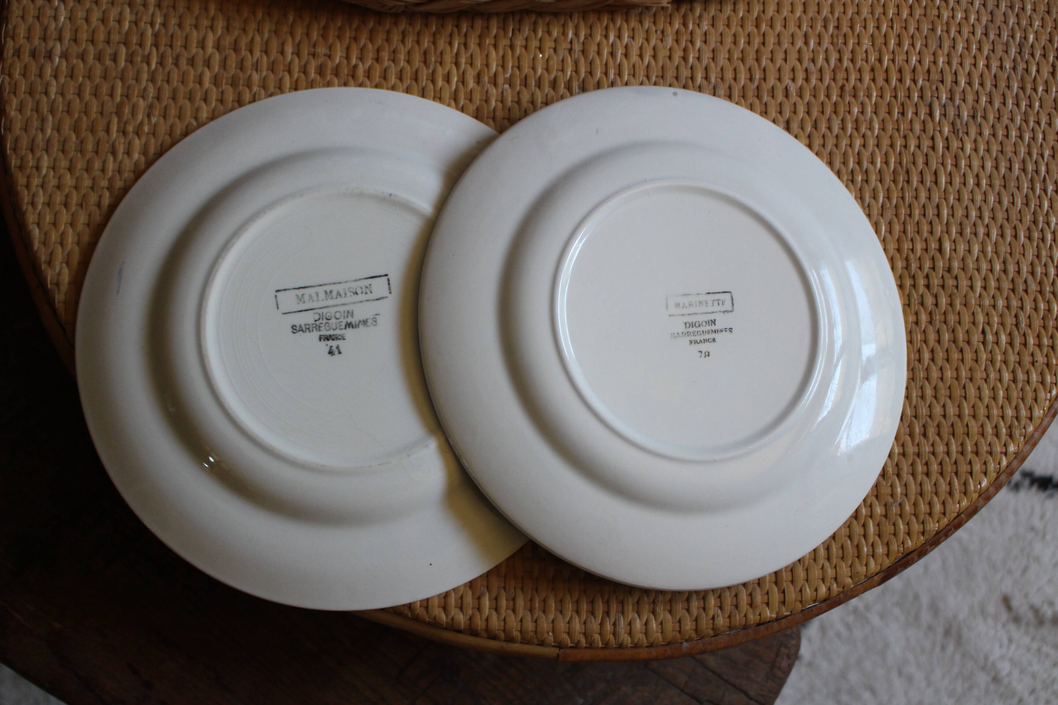 Lot 2 small plates Digoin Sarreguemines Malmaison Marinette
