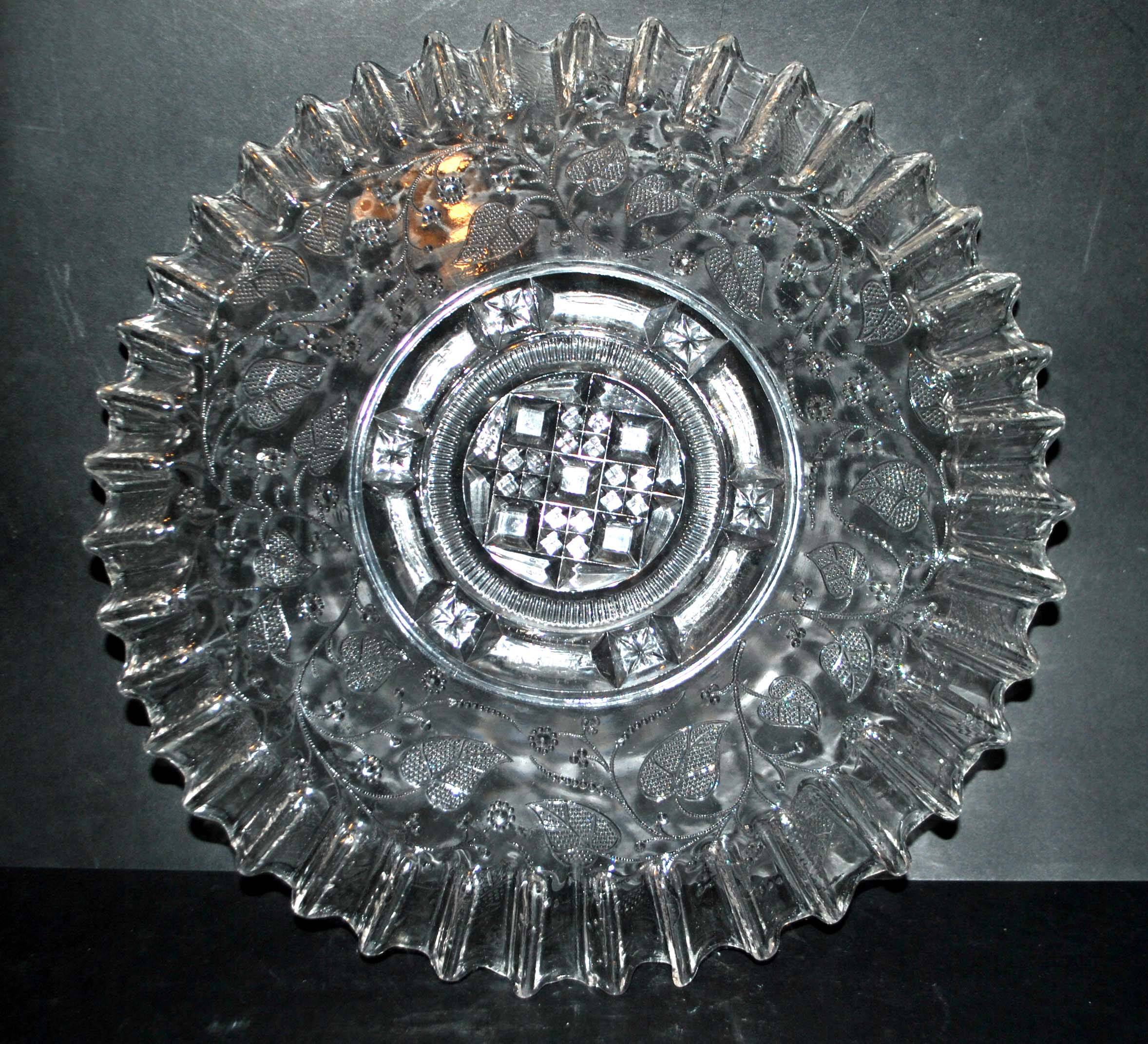 Old molded glass cake dish cutter - ivy decoration wavy edge 31cm