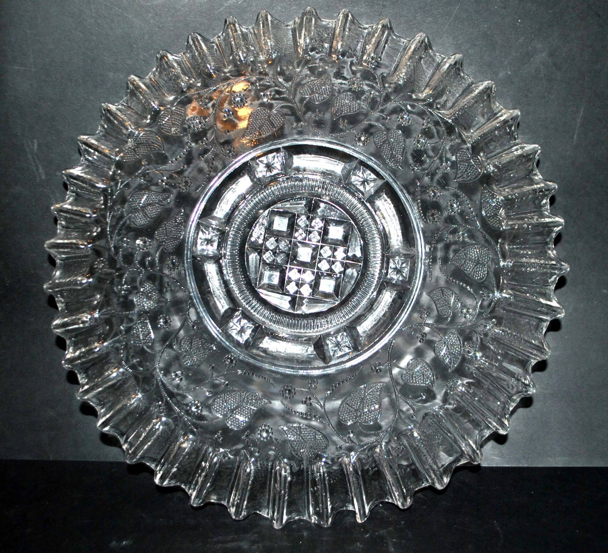 Old molded glass cake dish cutter - ivy decoration wavy edge 31cm
