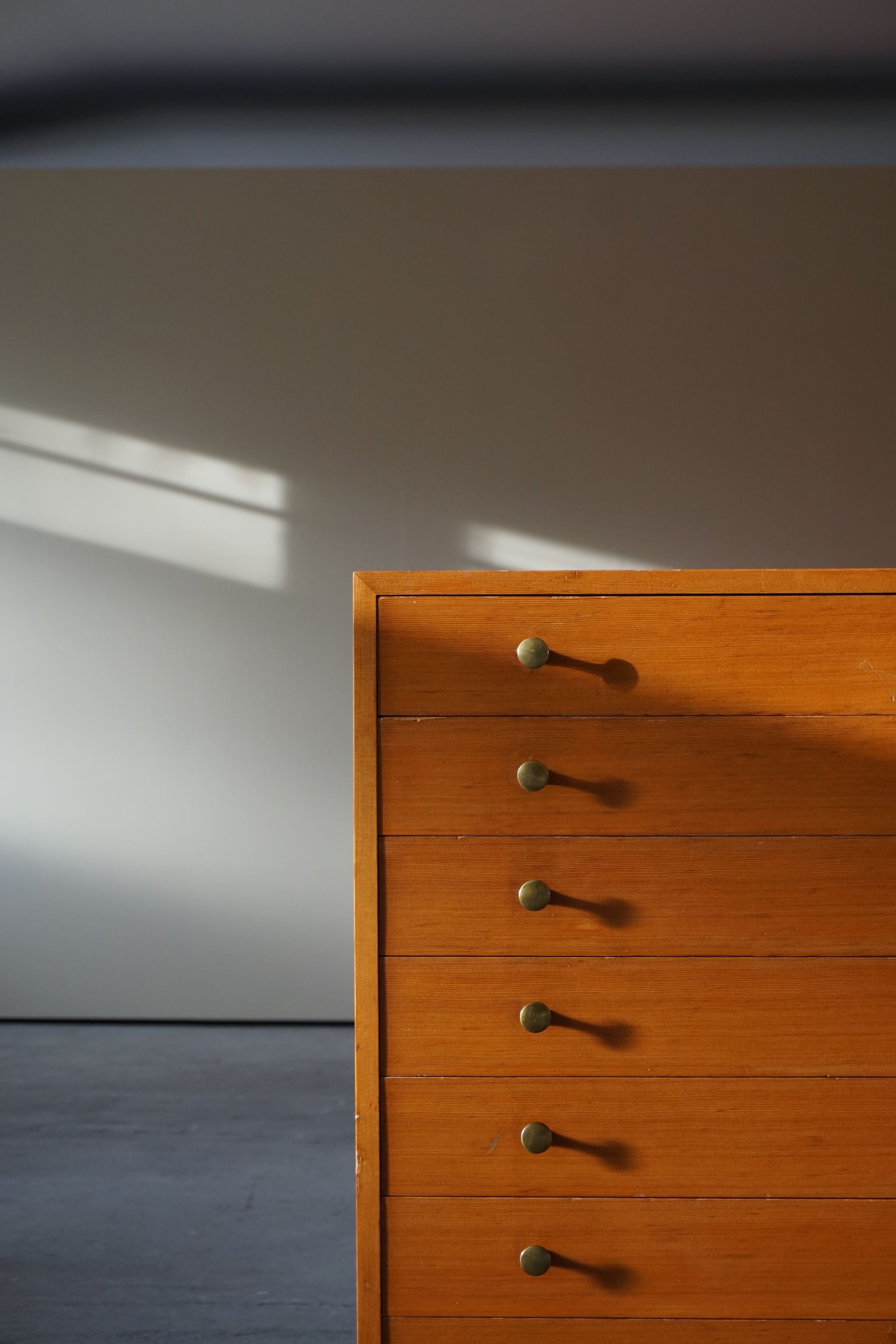 Oregon Pine Chest of Drawers with Brass Handles, 1970s