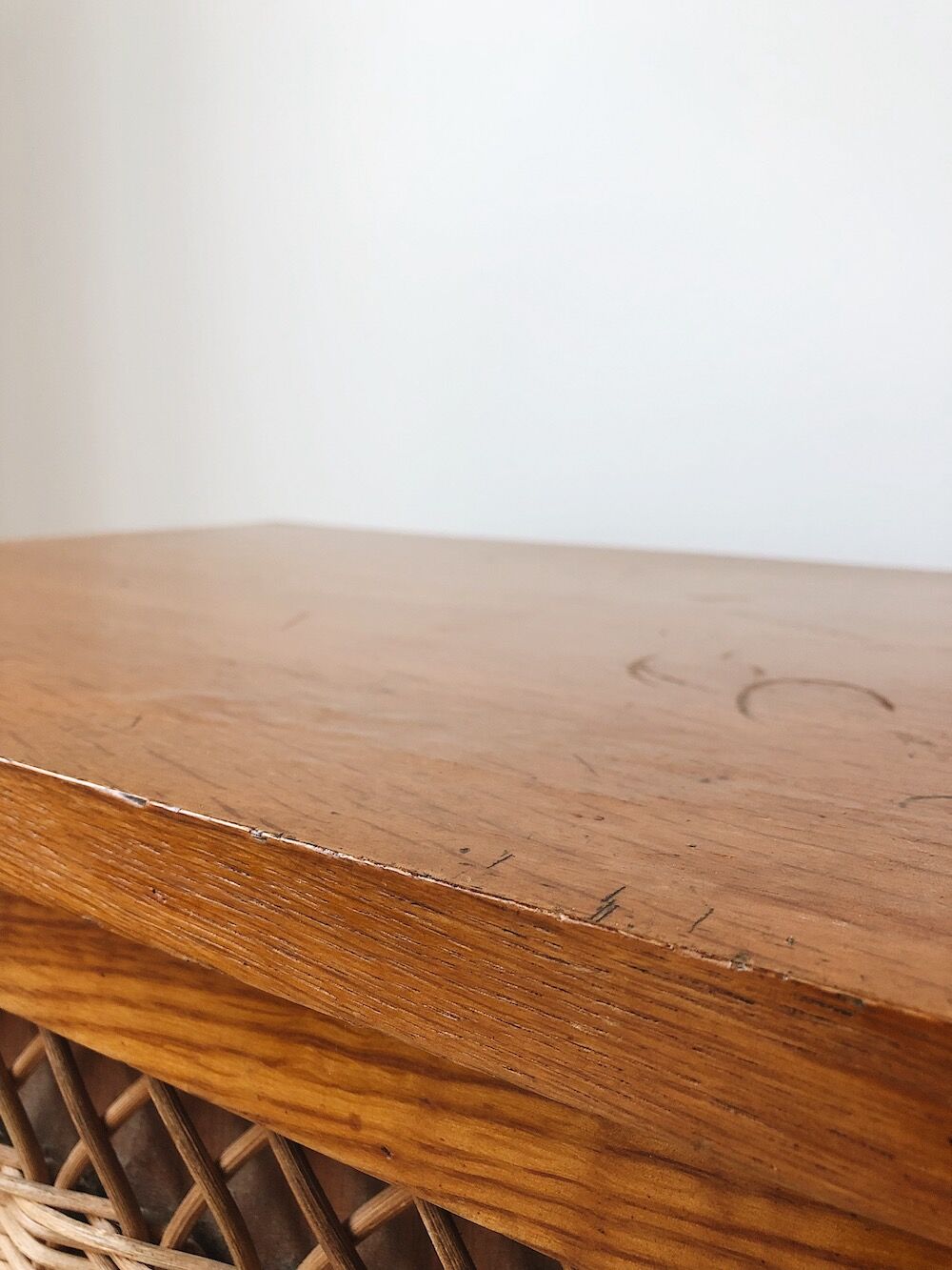 Commode vintage avec rotin