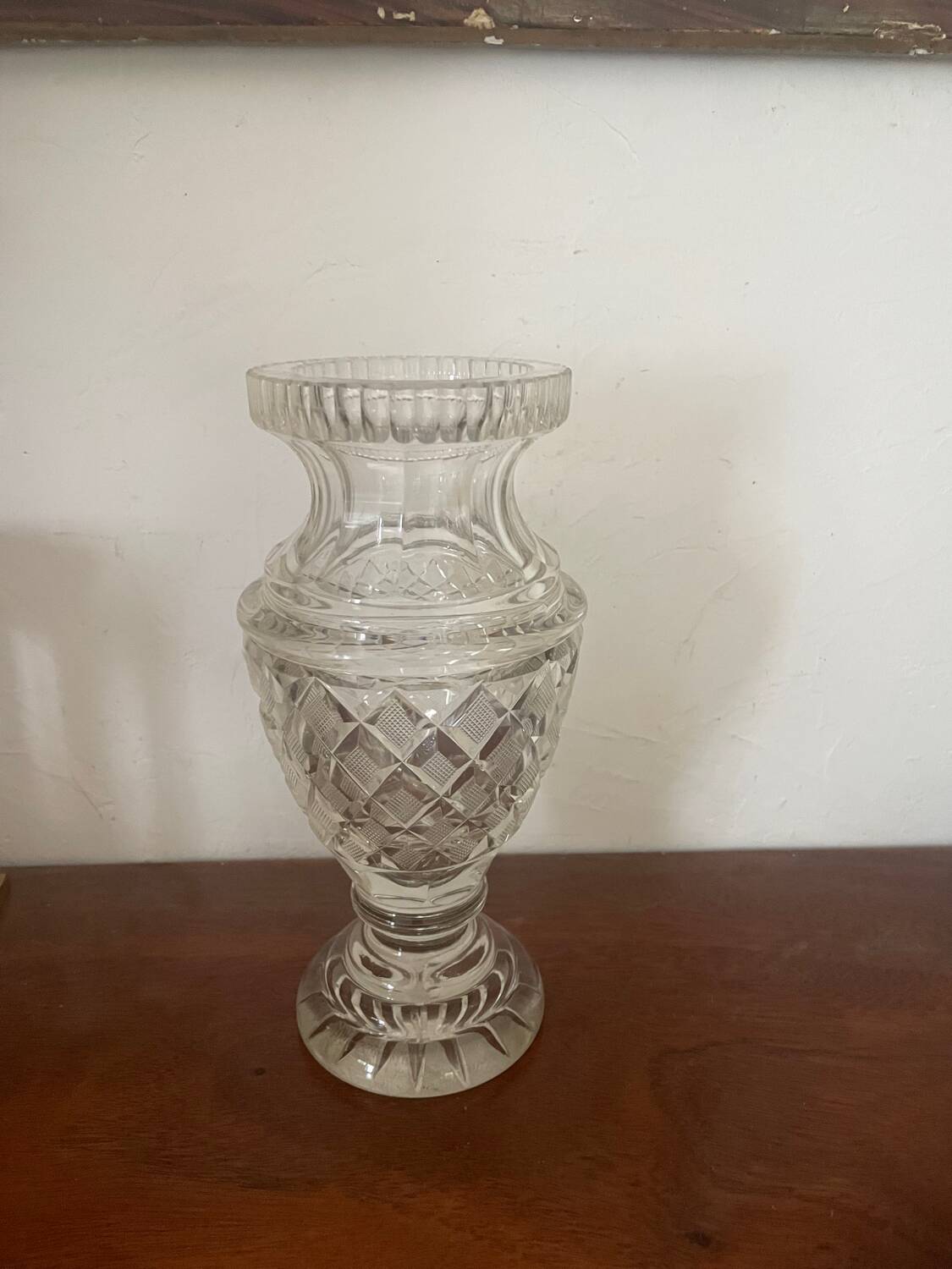 Vase en cristal taillé vintage