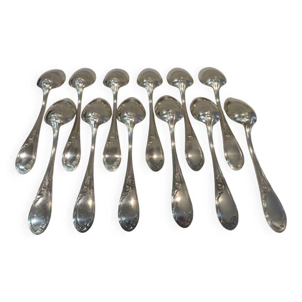 Suite de 11 cuillères à café en argent modèle coquille. Poinçon Minerve