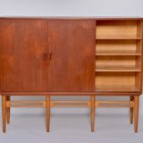Armoire en teck danoise moderne du milieu du siècle