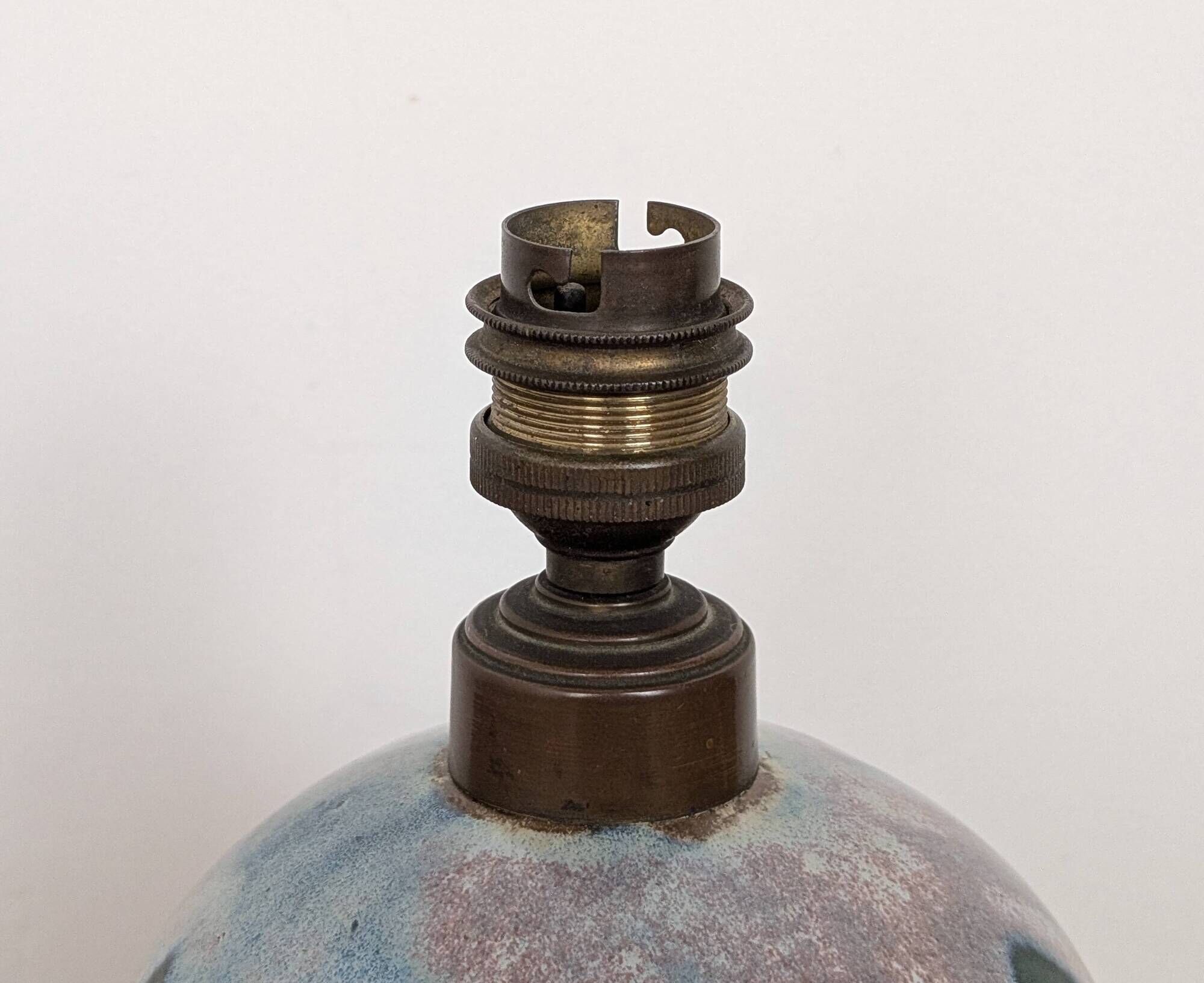 Ceramic lamp base