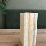 Vase en albâtre