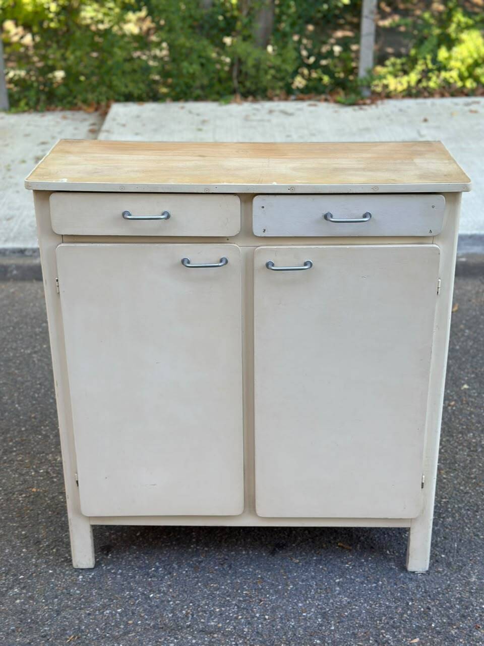 Buffet vintage en bois beige 1950 style parisien mado