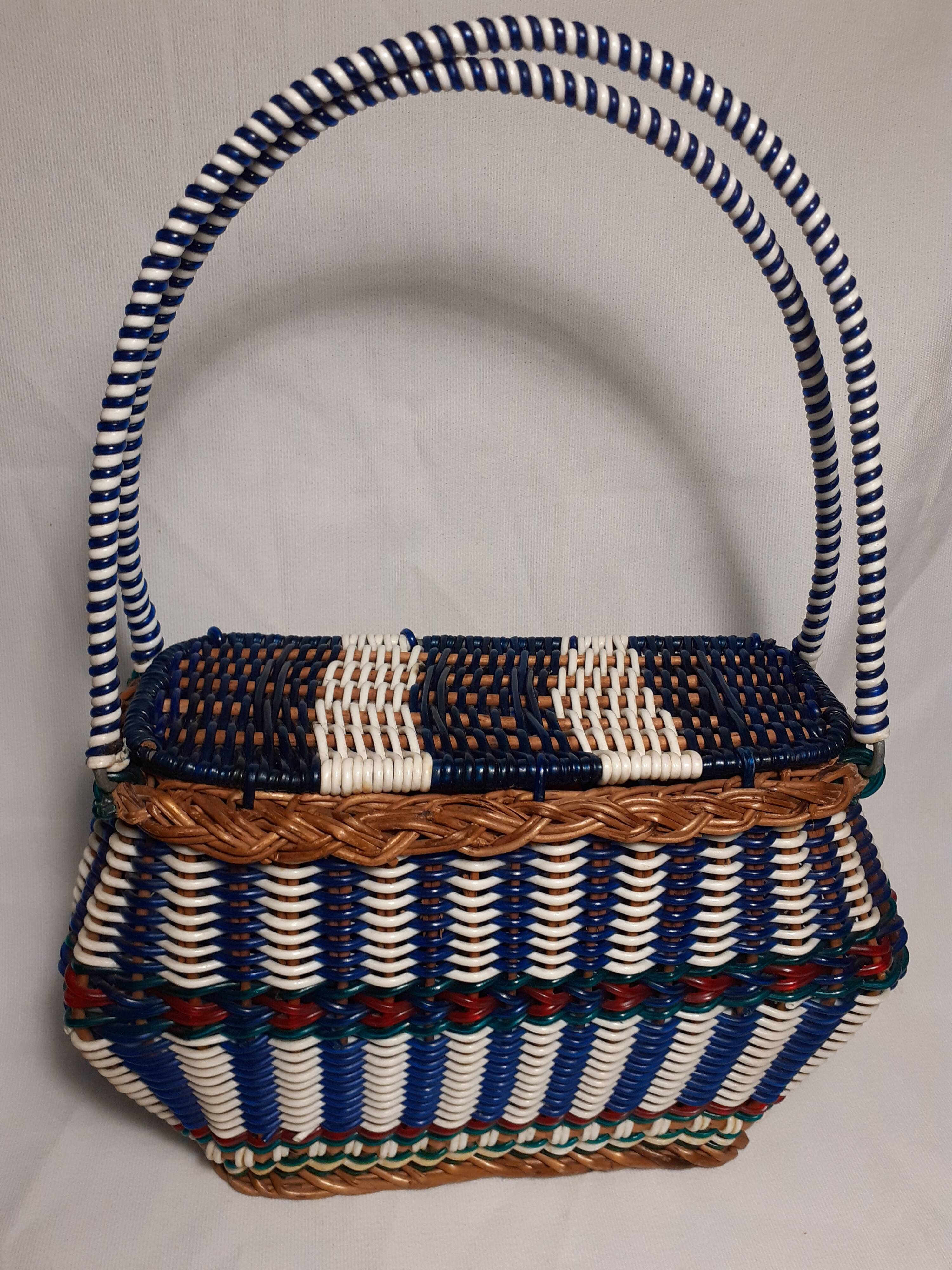 Basket in scoubidou 1960
