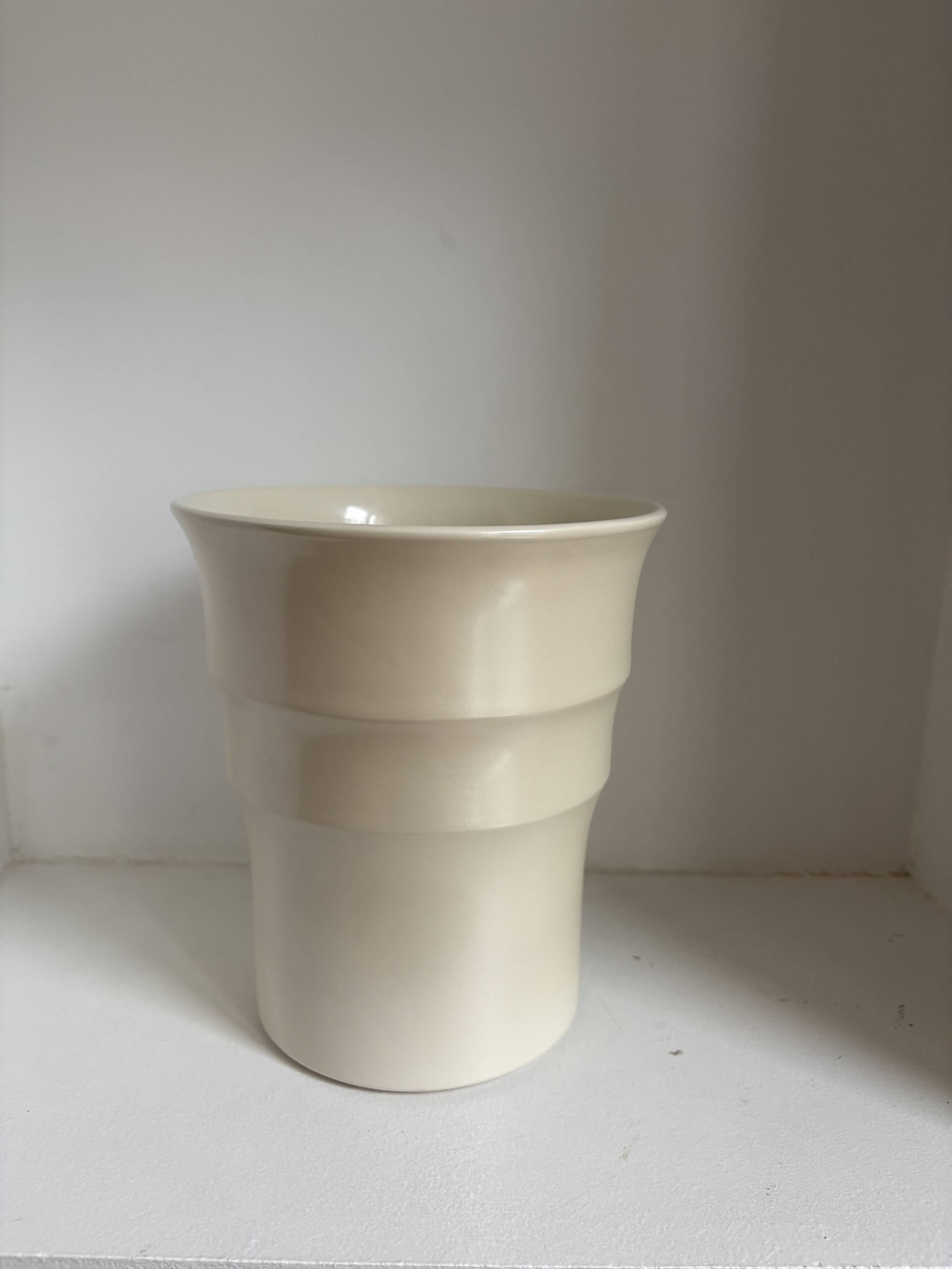 Set of 8 decorative items