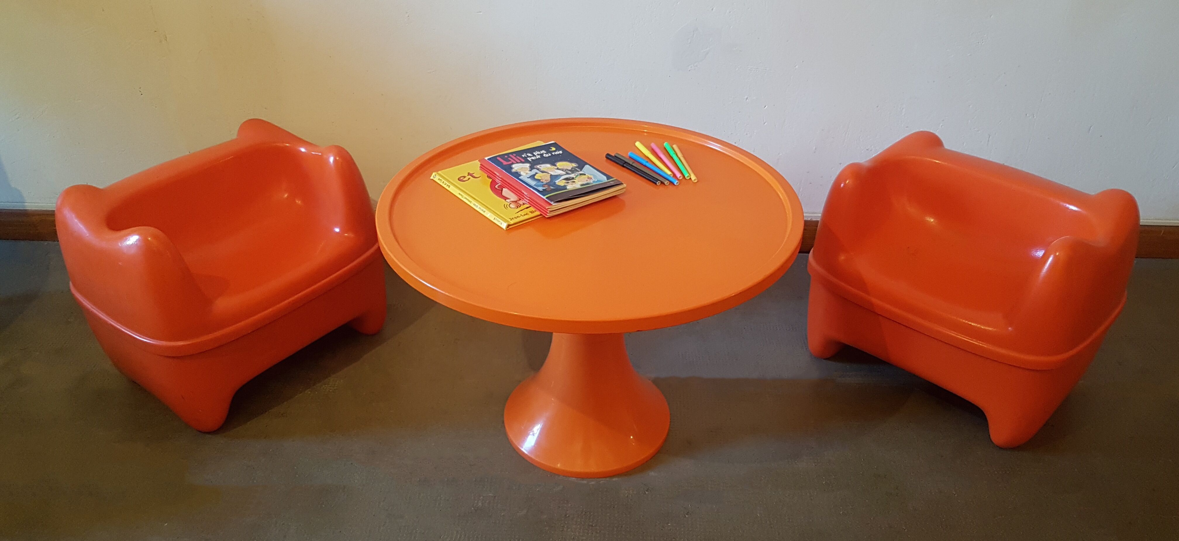 Children's lounge with 2 zorro chairs for meurop