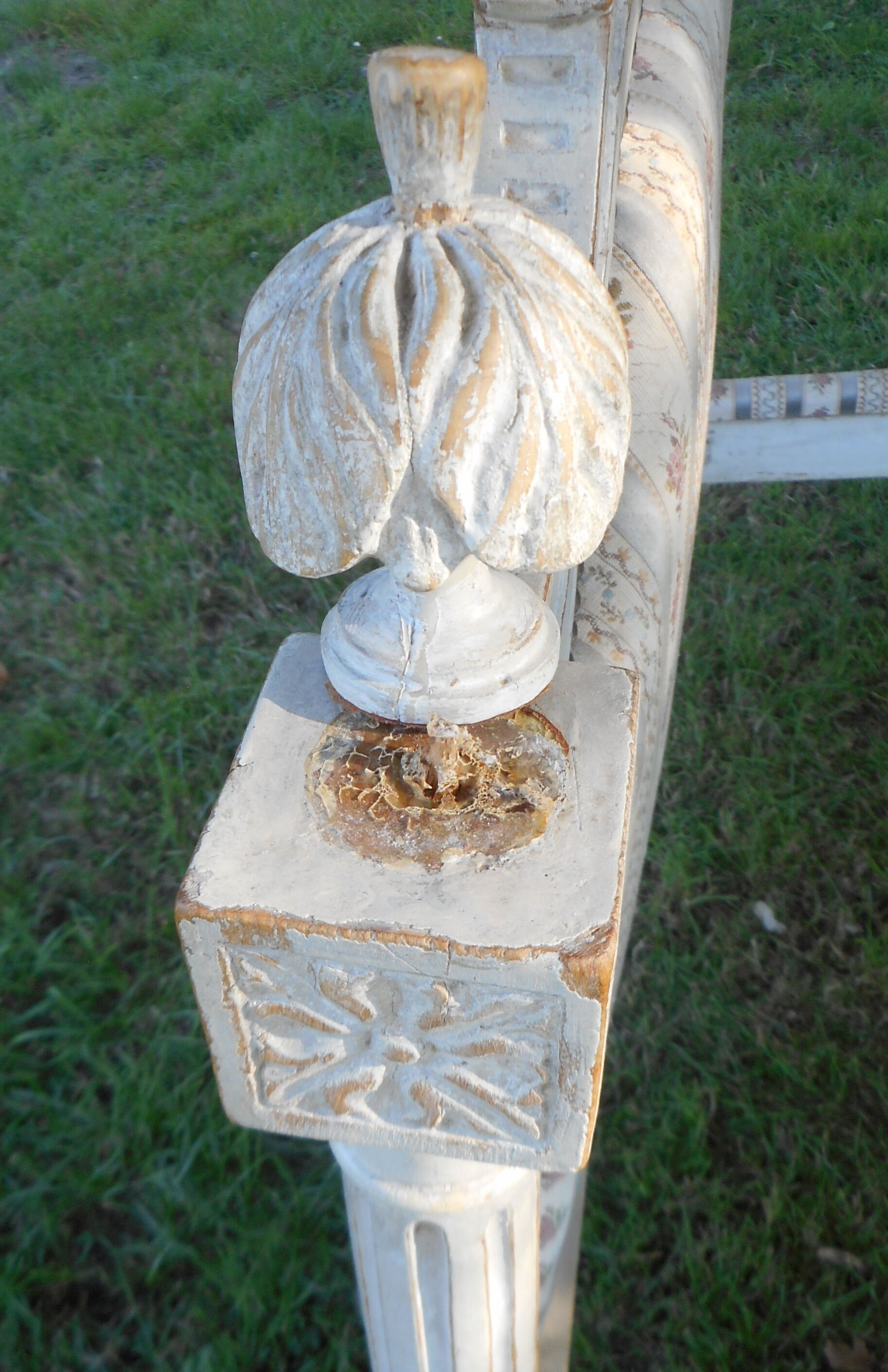 Former Louis XVI bed frame patina gray