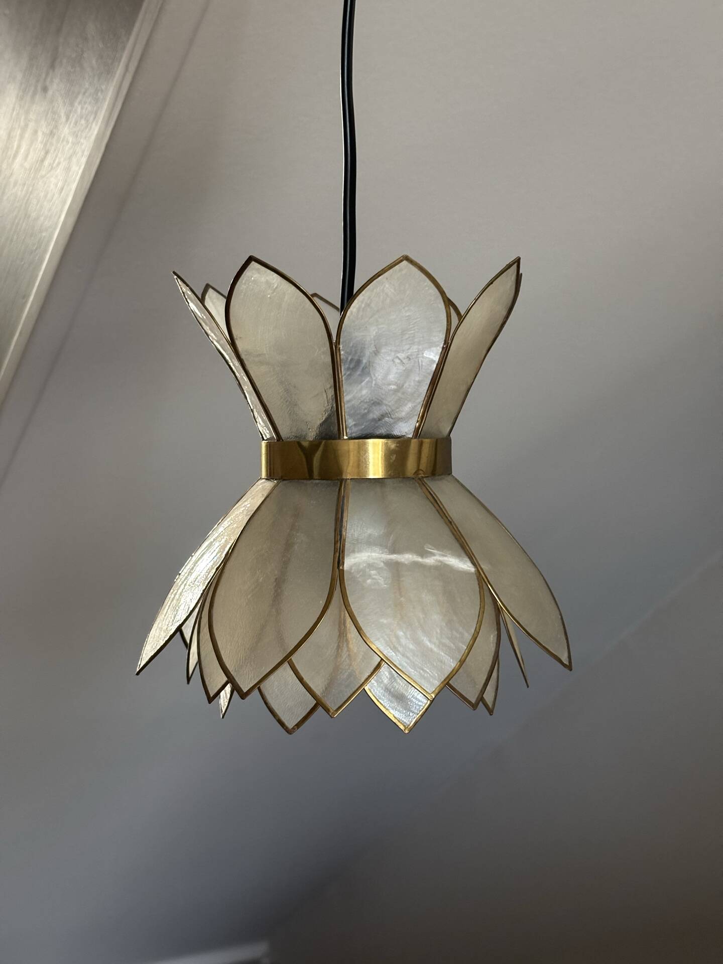 Suspension fleur en nacre