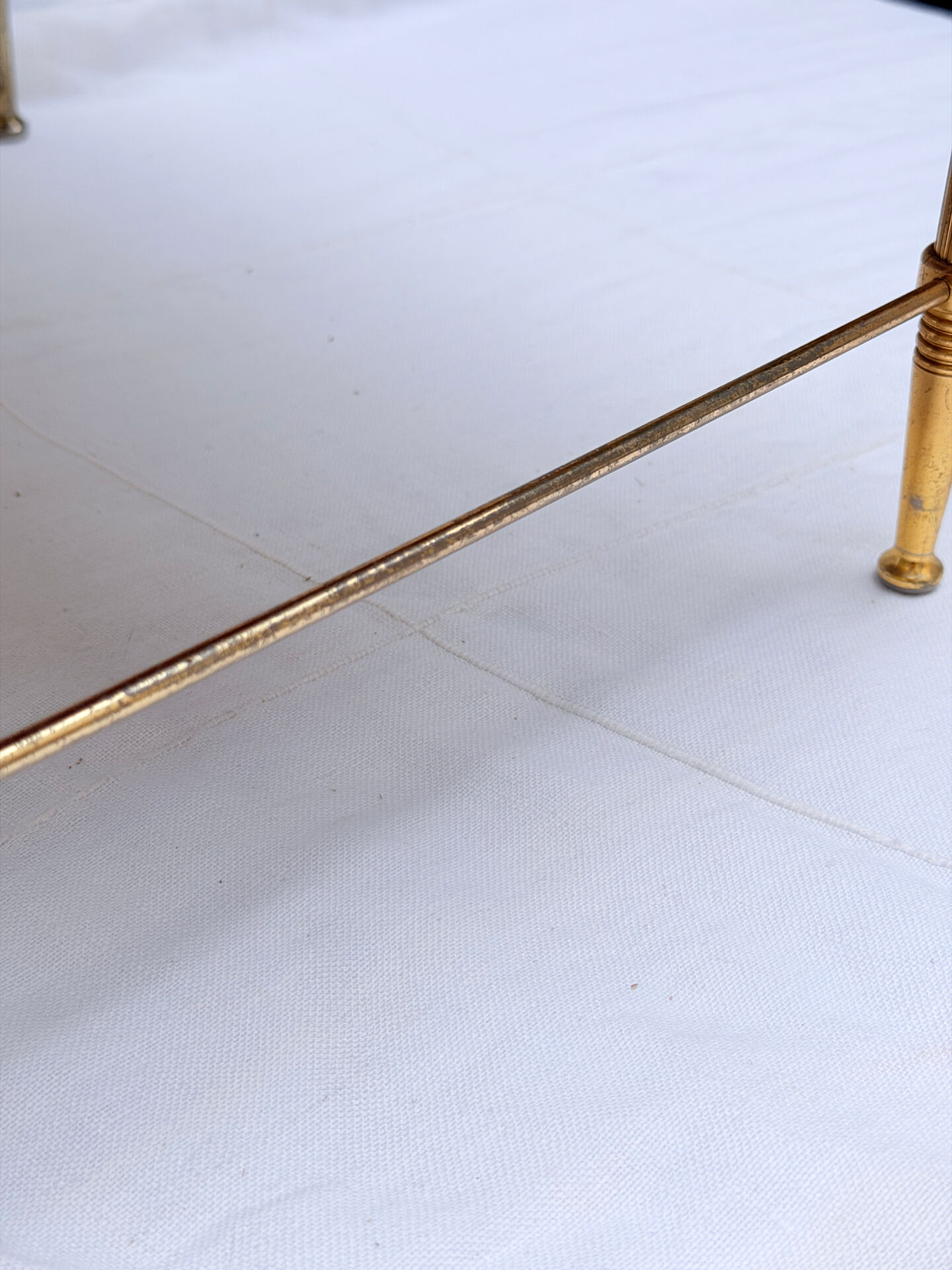 Vintage side table in gold metal and veined white marble.