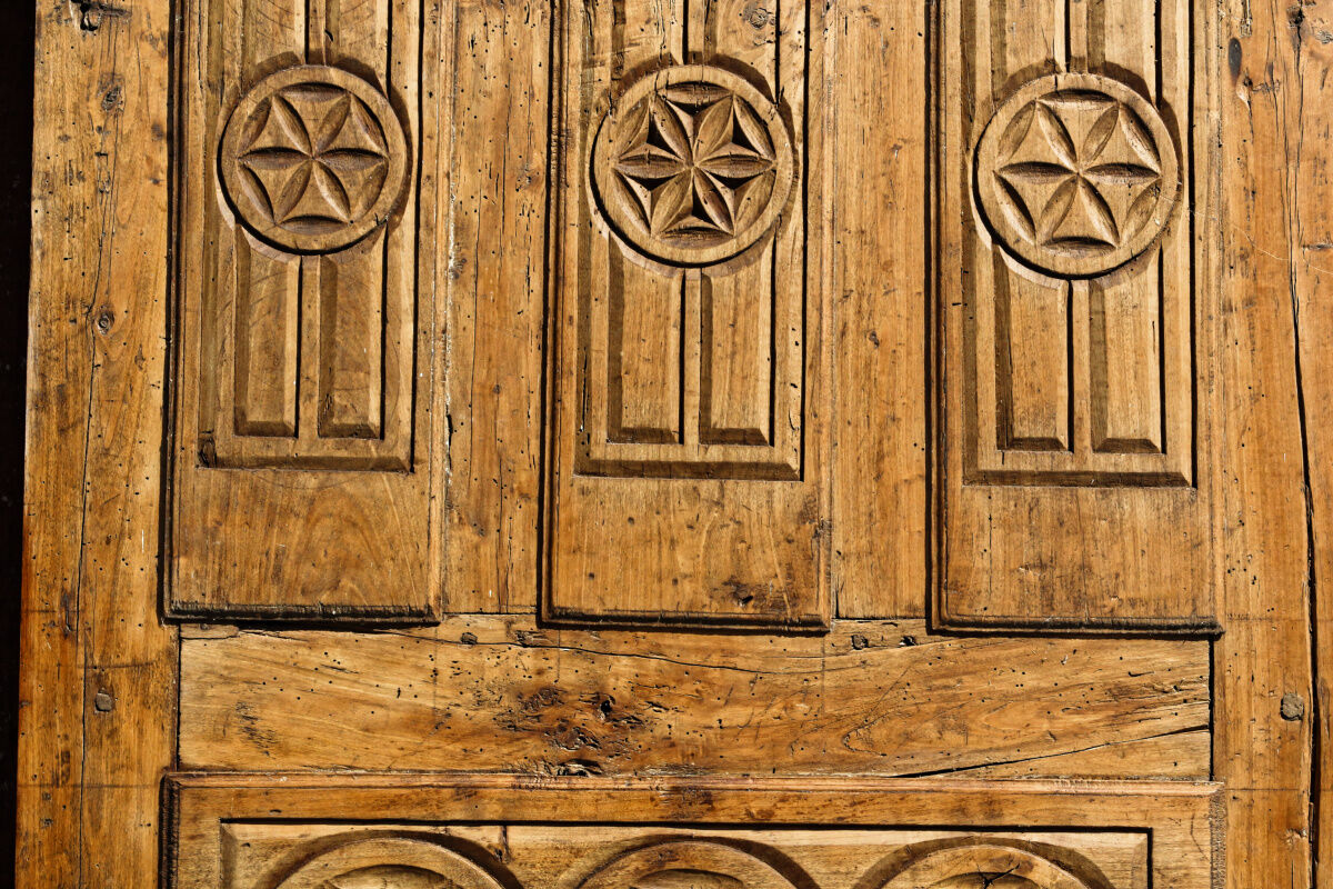 Ancient pine gate, regional folk art, 19th century